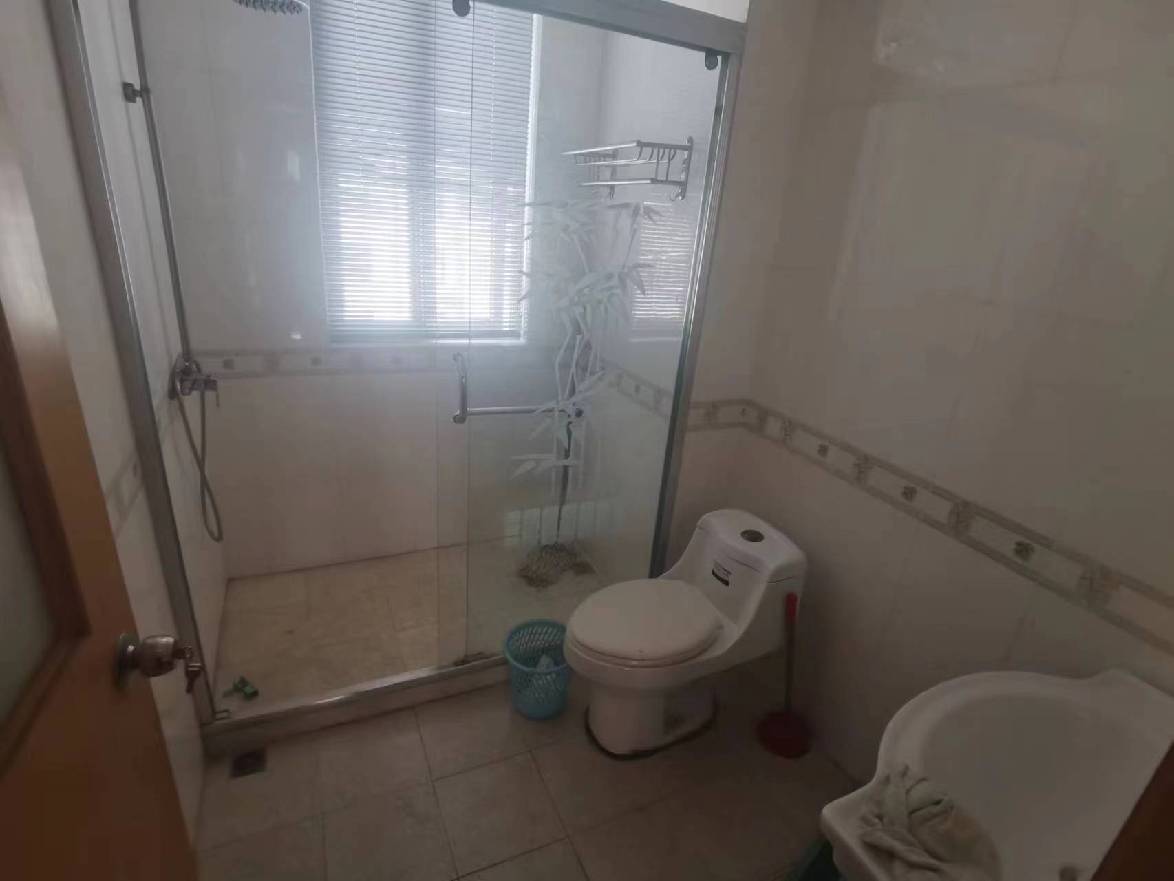八角亭小区 4室2厅2卫 213m&sup2;