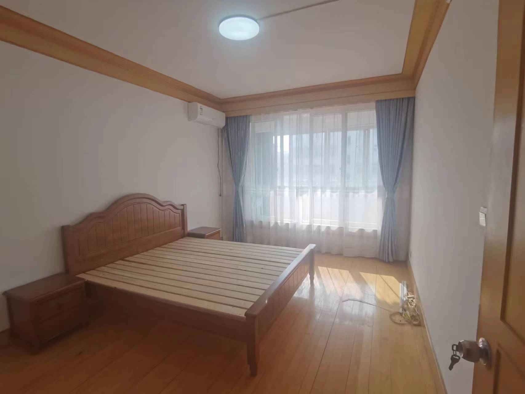 八角亭小区 4室2厅2卫 213m&sup2;