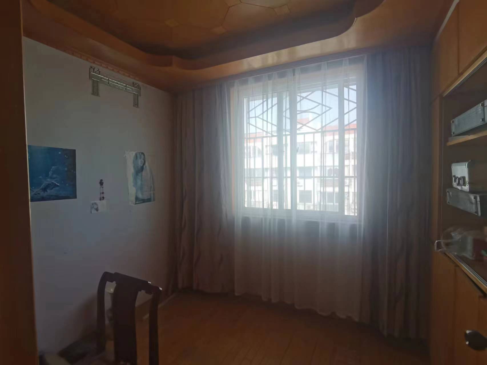 八角亭小区 4室2厅2卫 213m&sup2;