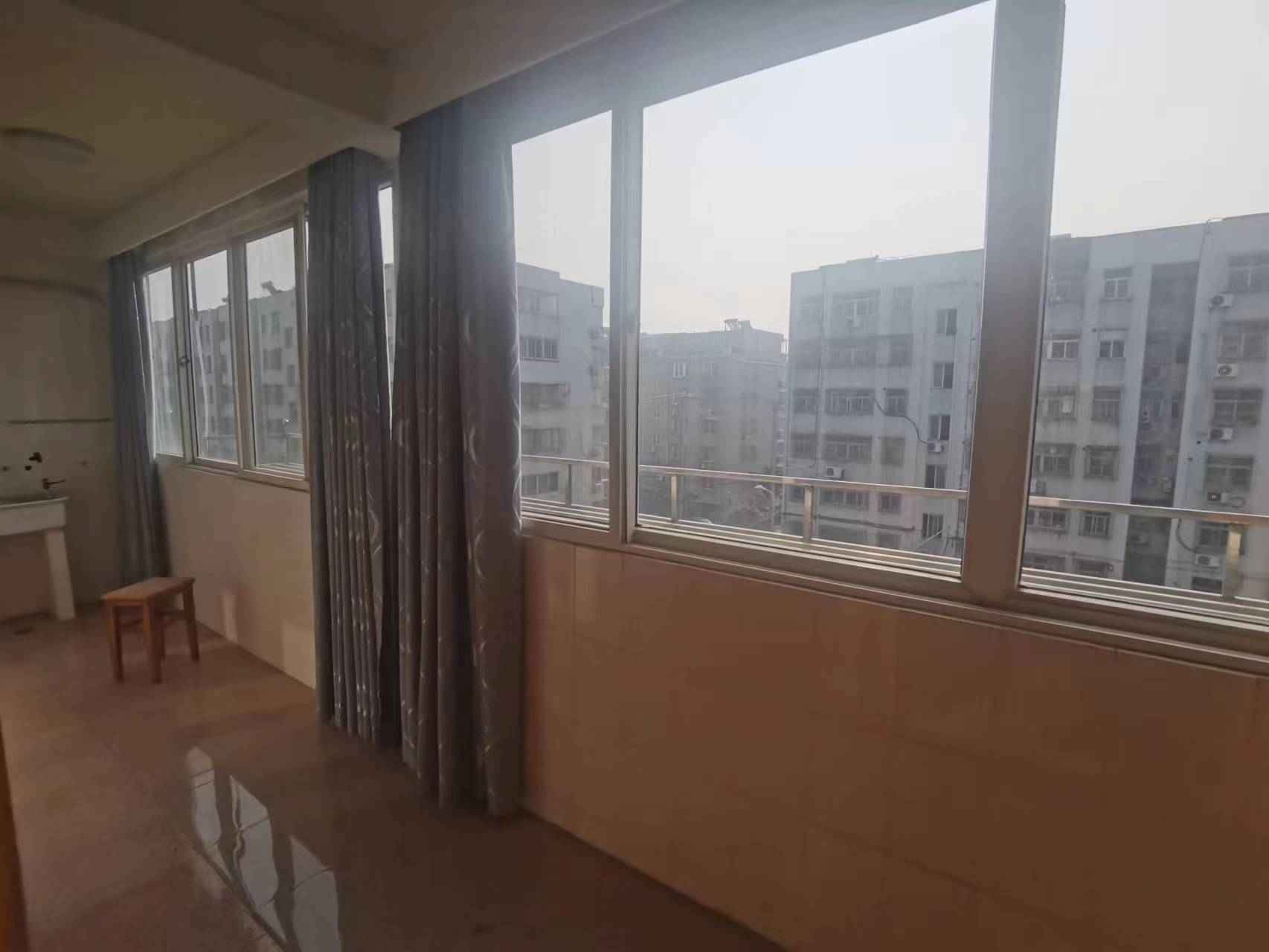 八角亭小区 4室2厅2卫 213m&sup2;