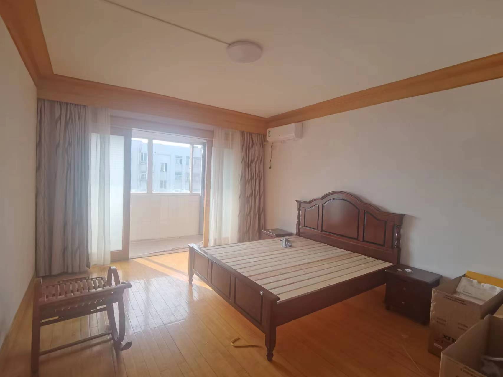 八角亭小区 4室2厅2卫 213m&sup2;