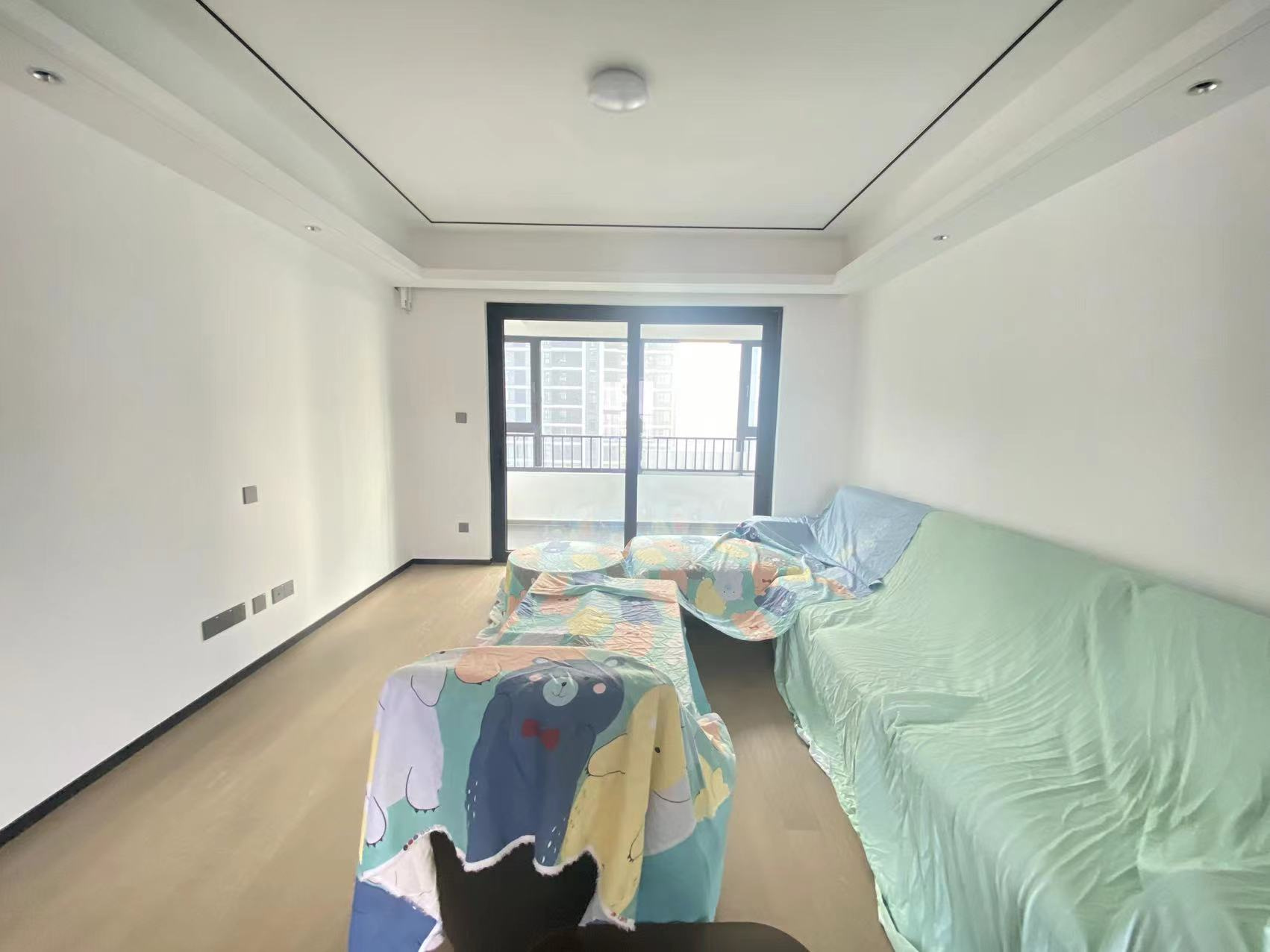 滨江道静园 3室2厅2卫 143.00m&sup2;