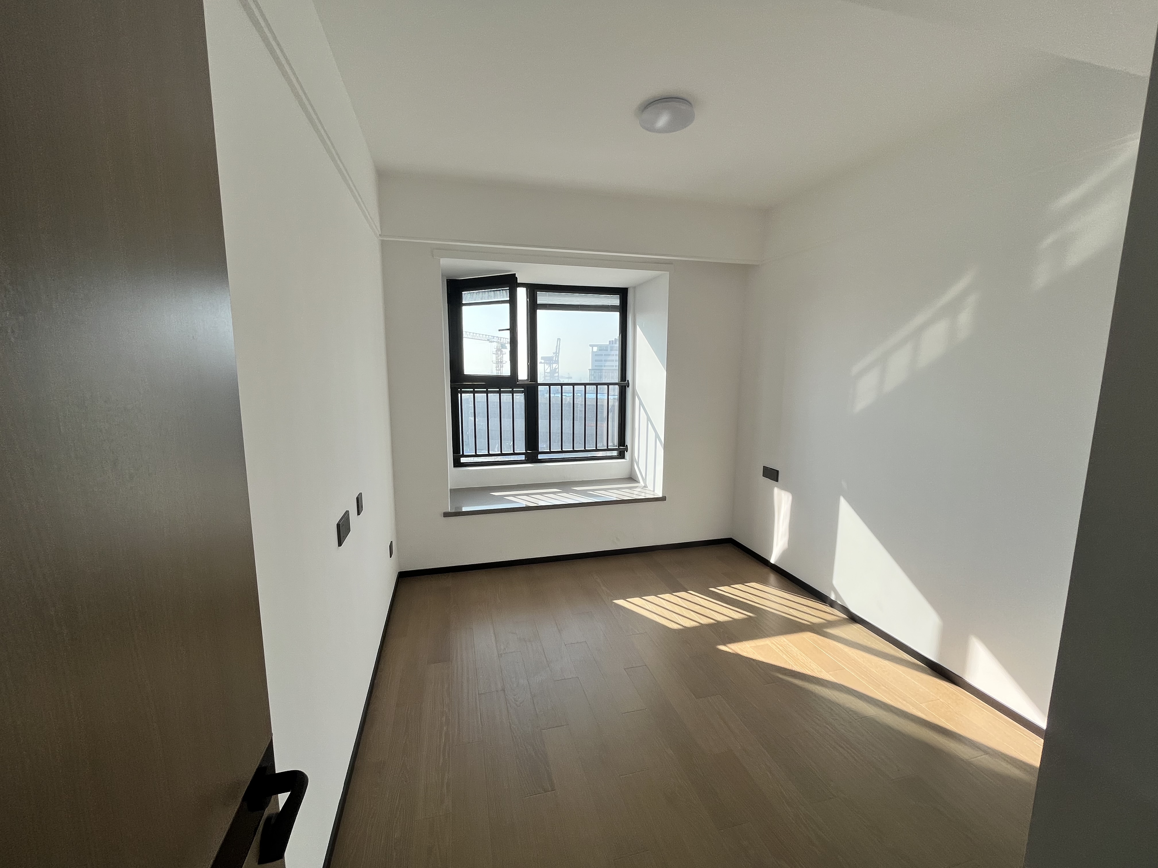 滨江道静园 4室2厅2卫 143m&sup2;