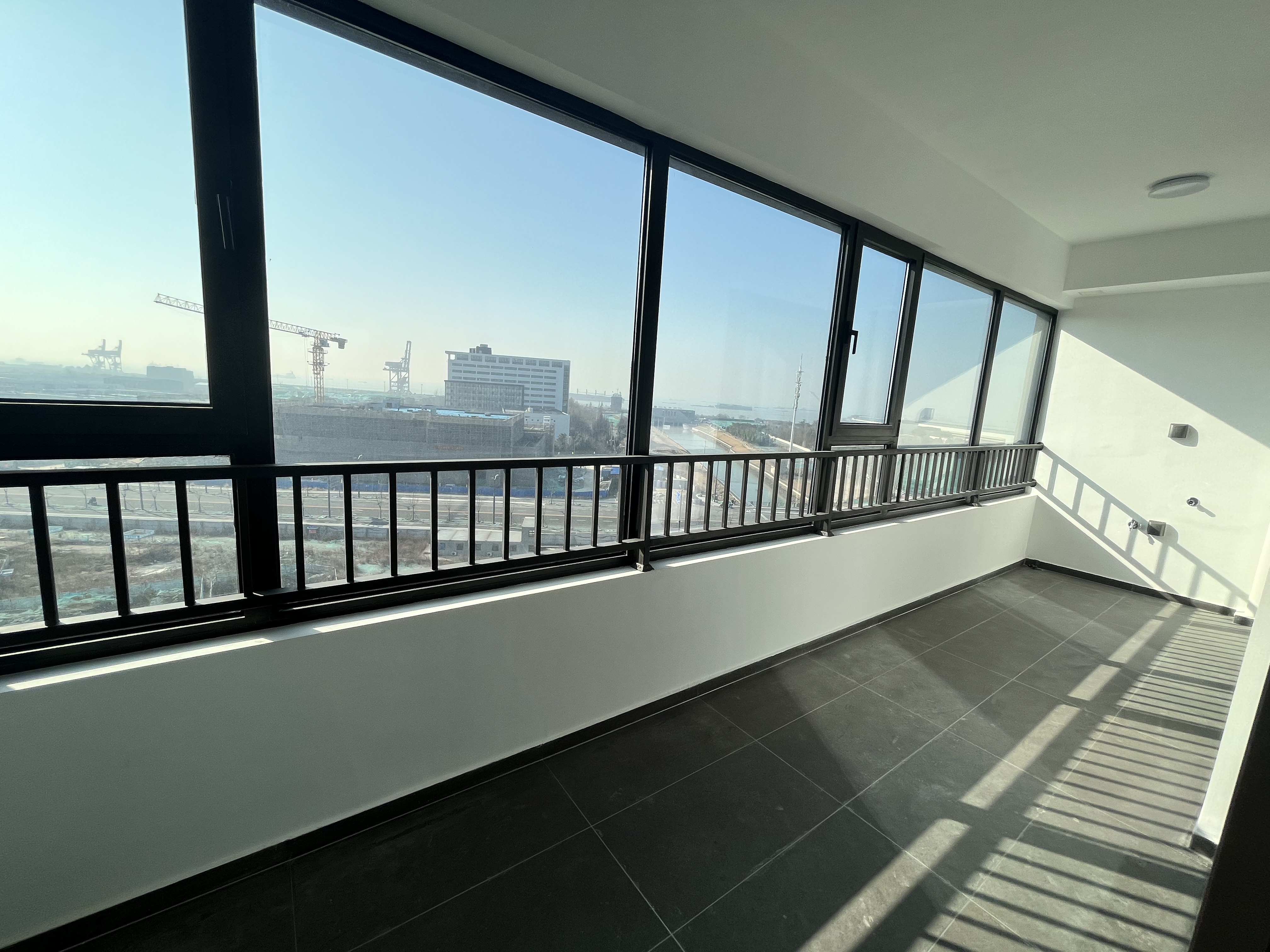 滨江道静园 4室2厅2卫 143m&sup2;