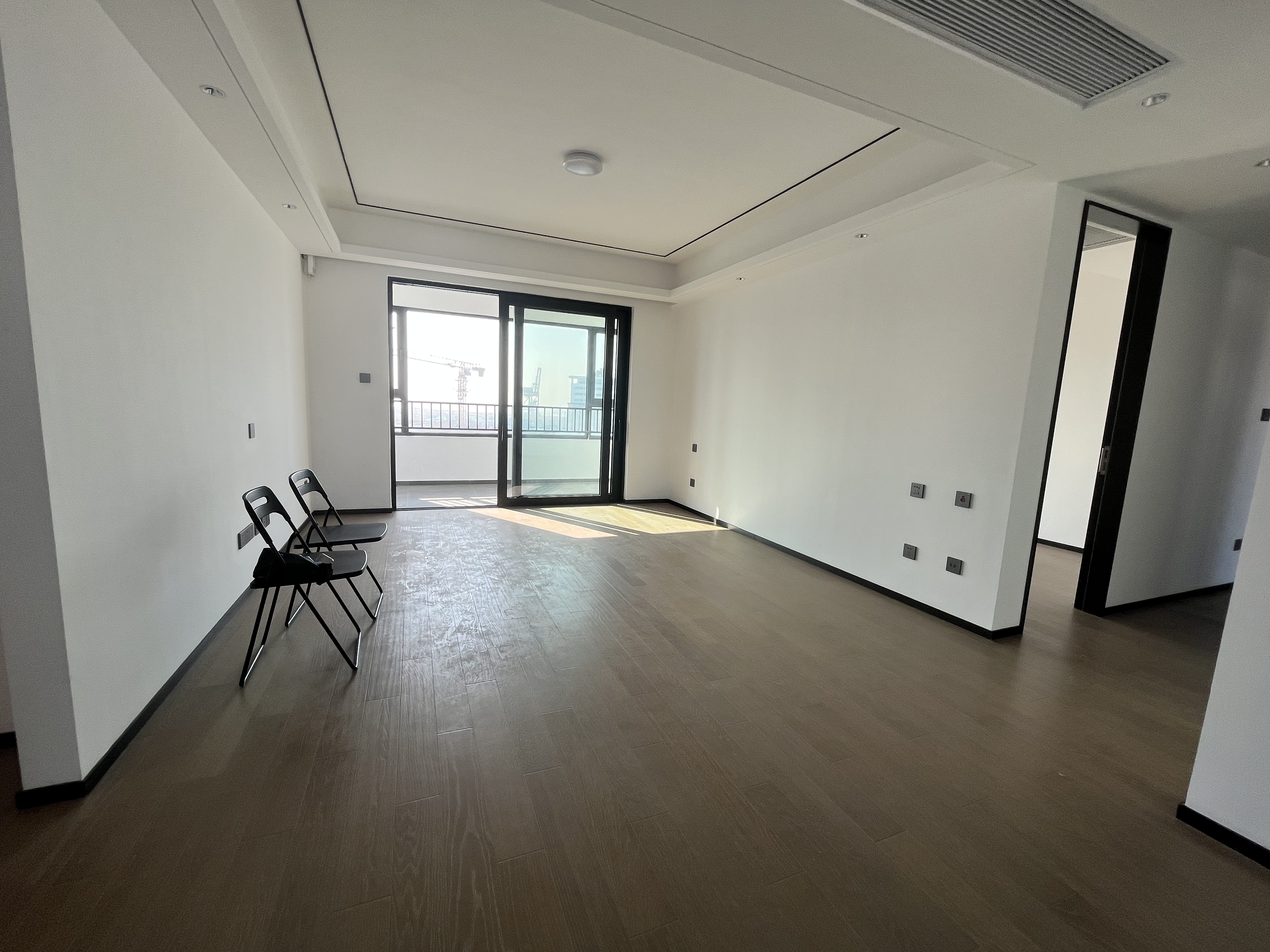 滨江道静园 4室2厅2卫 143m&sup2;