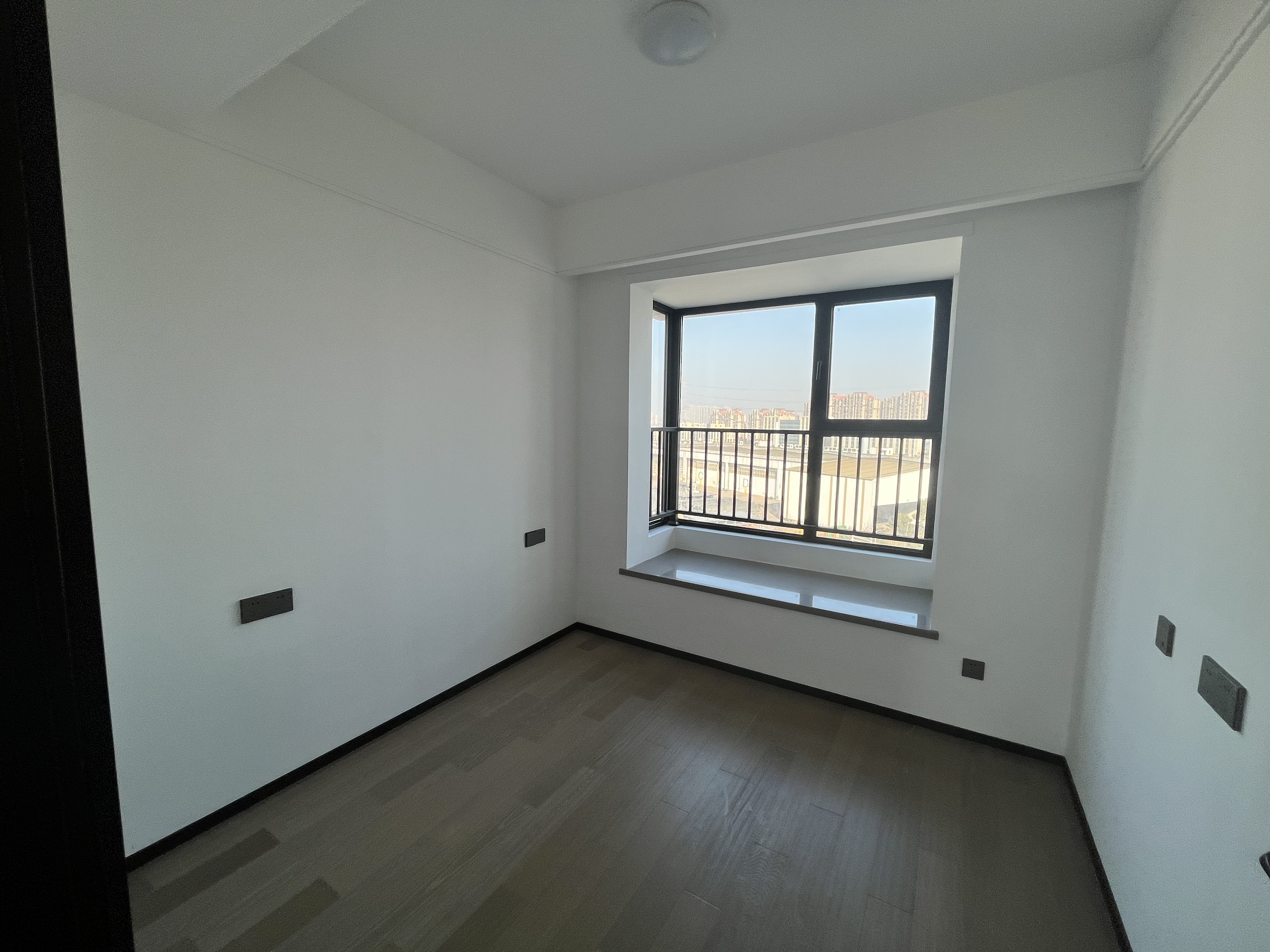 滨江道静园 4室2厅2卫 143m&sup2;