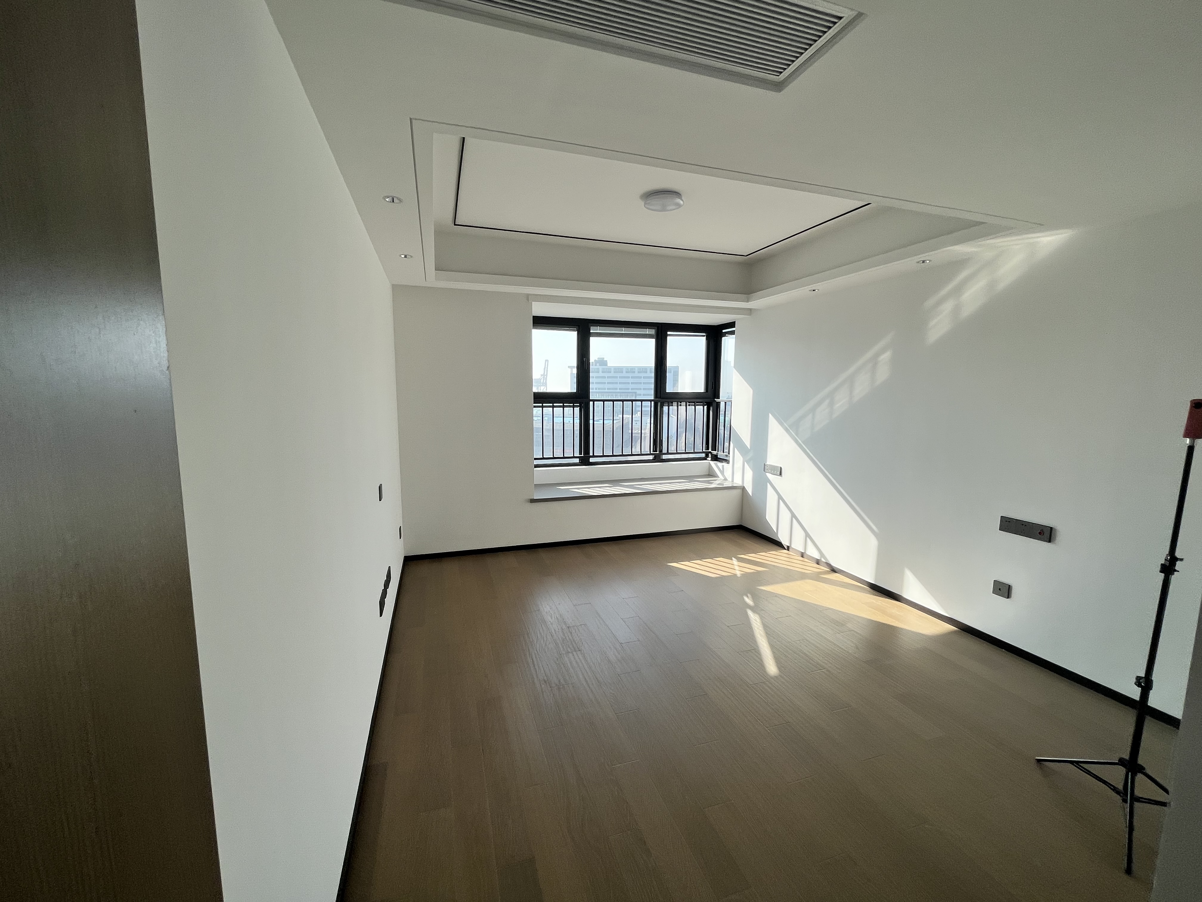 滨江道静园 4室2厅2卫 143m&sup2;