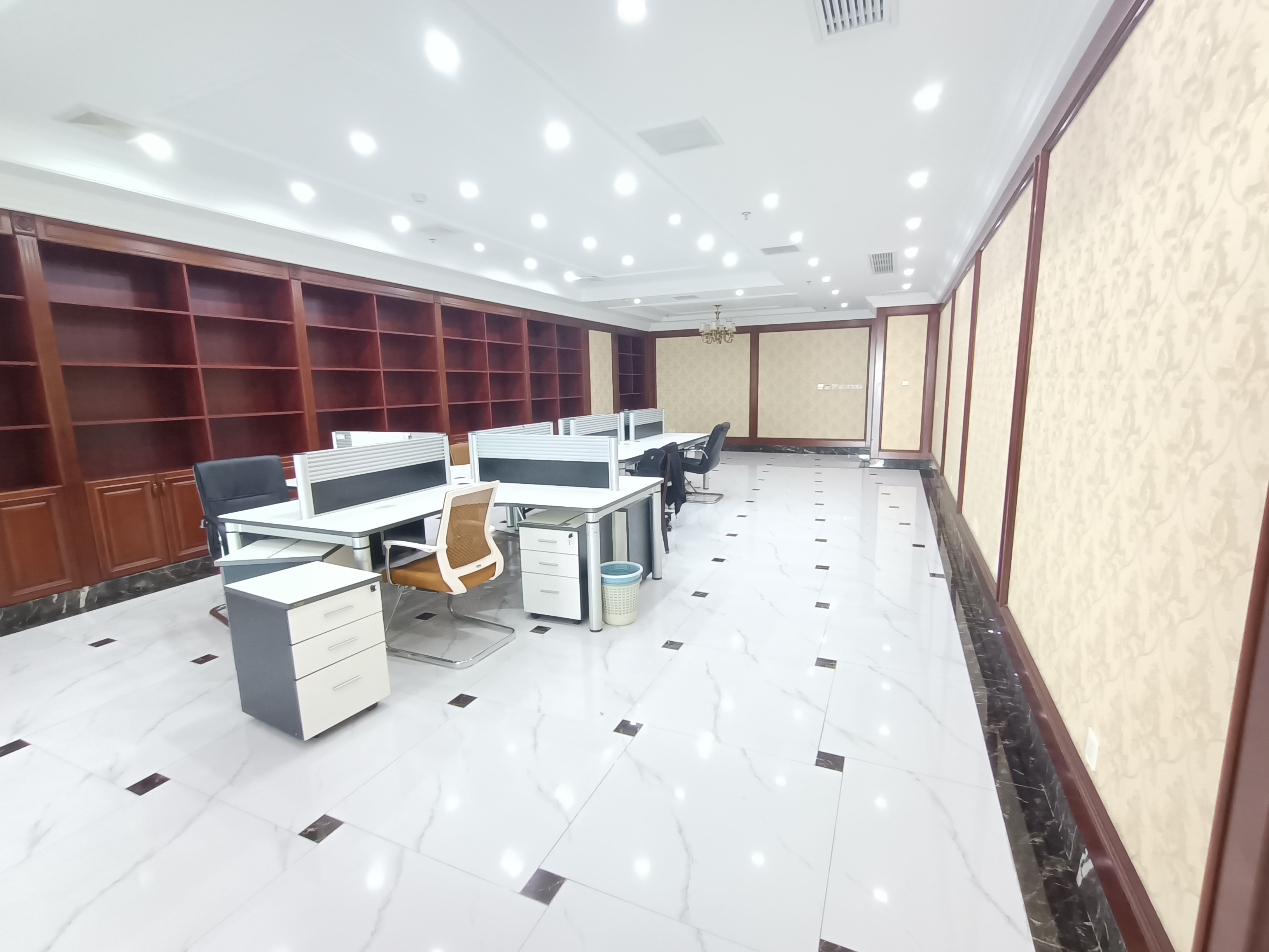 中南世纪城南区 1室1厅1卫 240m&sup2;