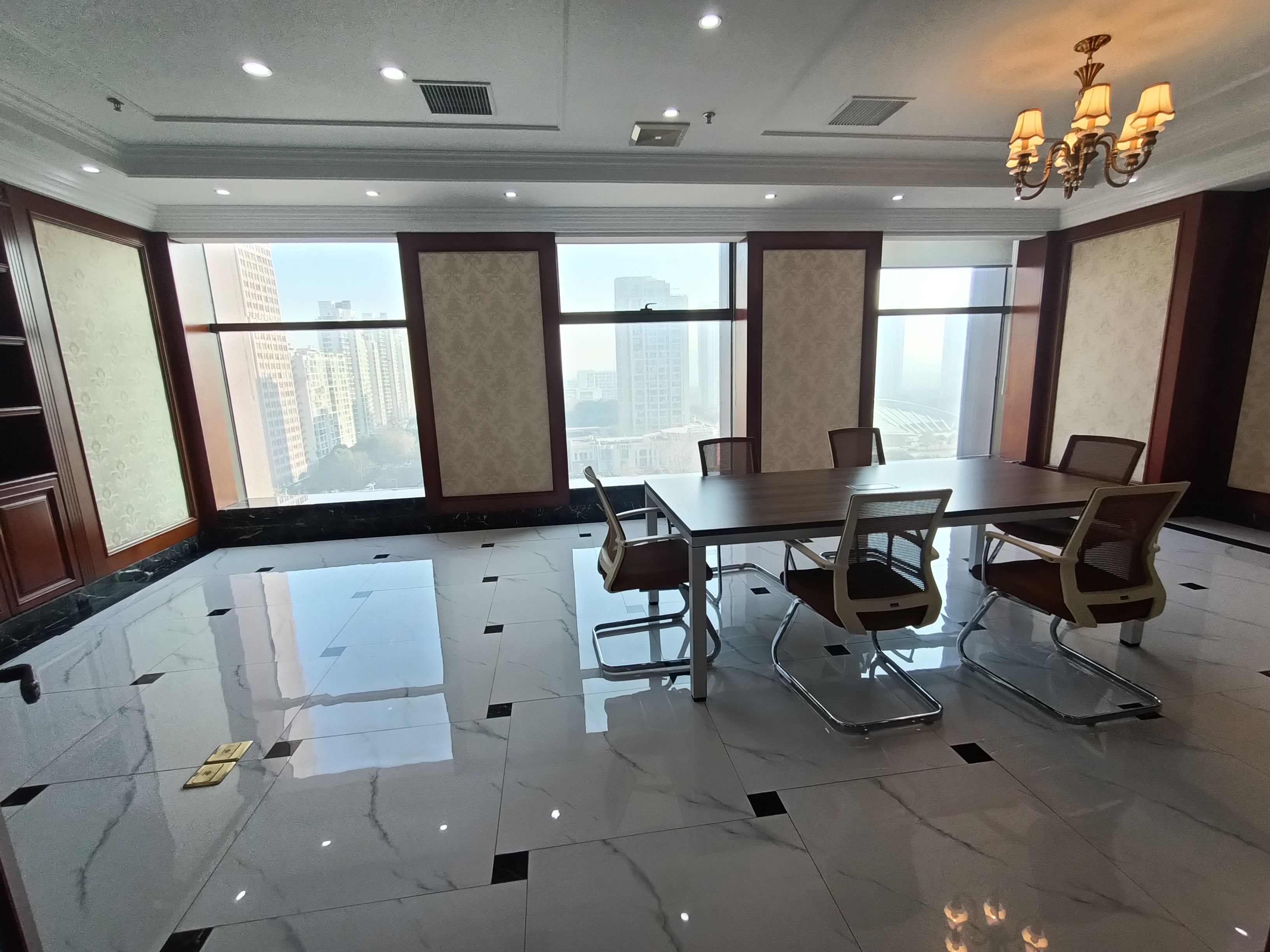 中南世纪城南区 1室1厅1卫 240m&sup2;