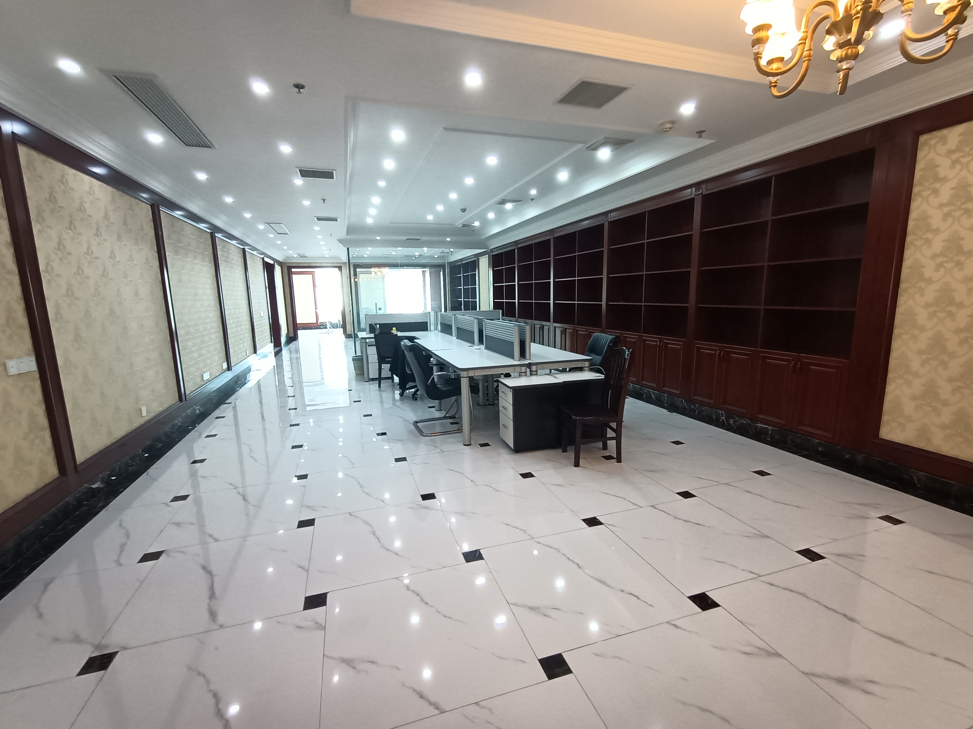 中南世纪城南区 1室1厅1卫 240m&sup2;