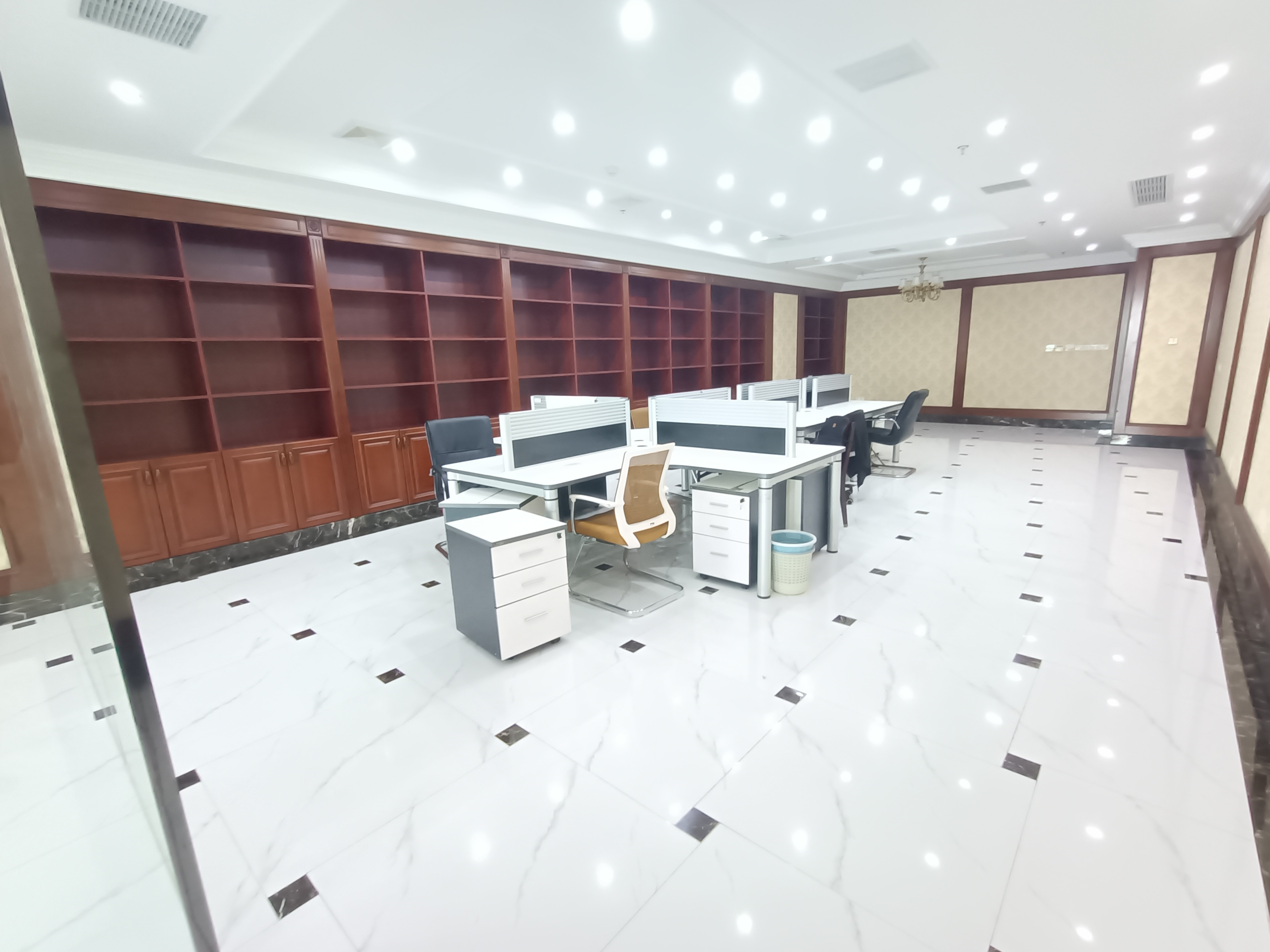 中南世纪城南区 1室1厅1卫 240m&sup2;