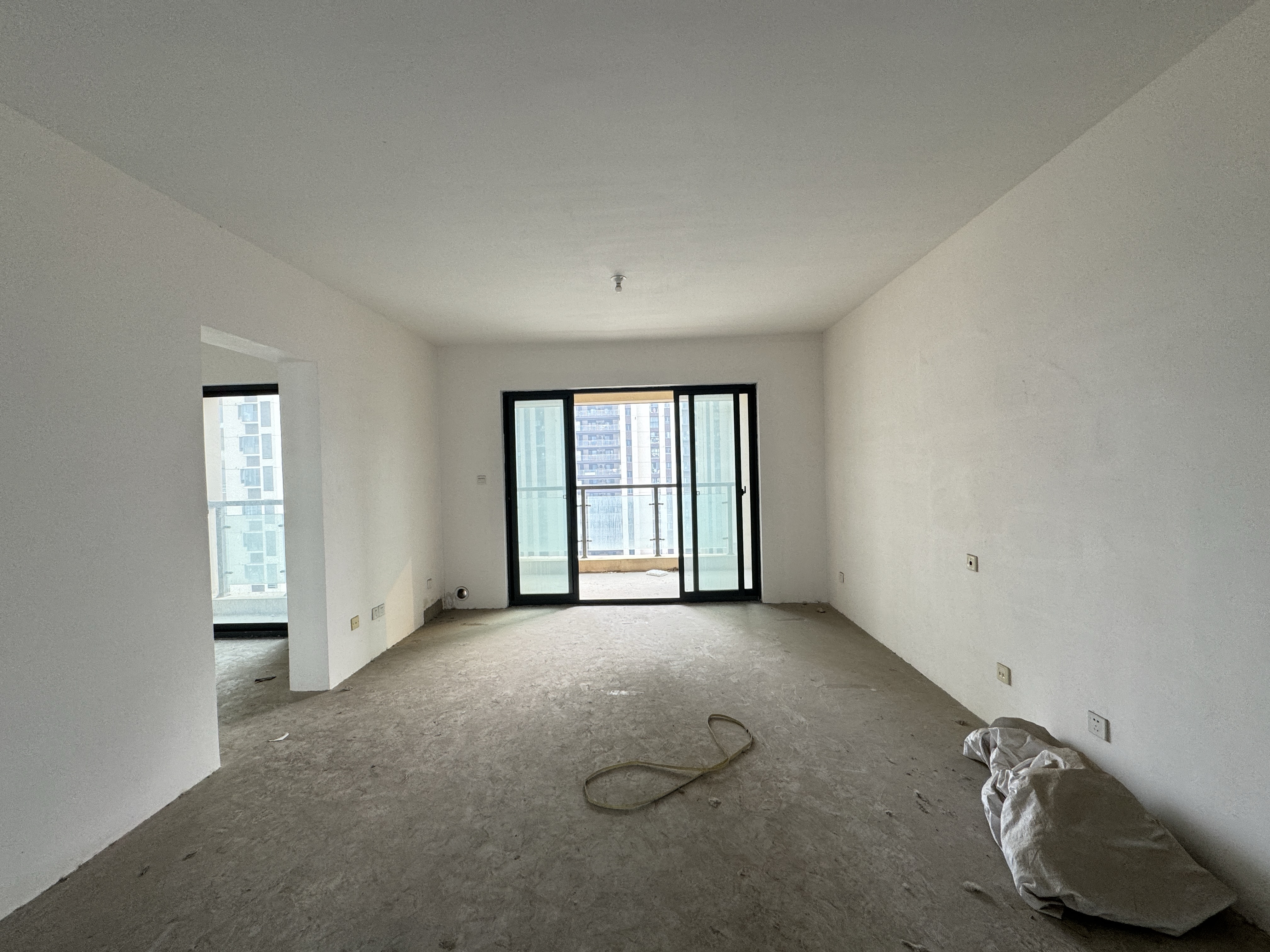 万达华府 4室2厅2卫 141m&sup2;