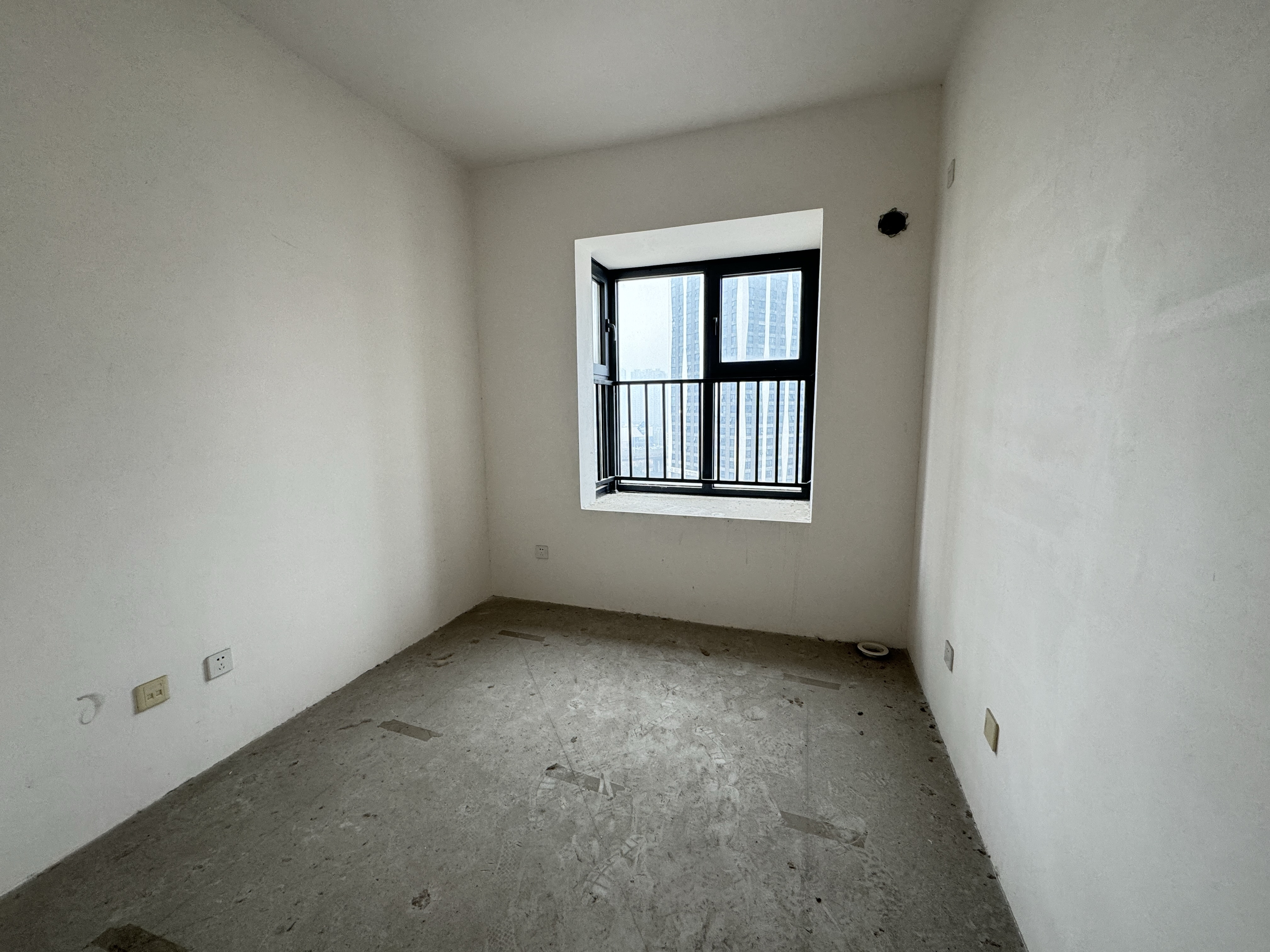 万达华府 4室2厅2卫 141m&sup2;