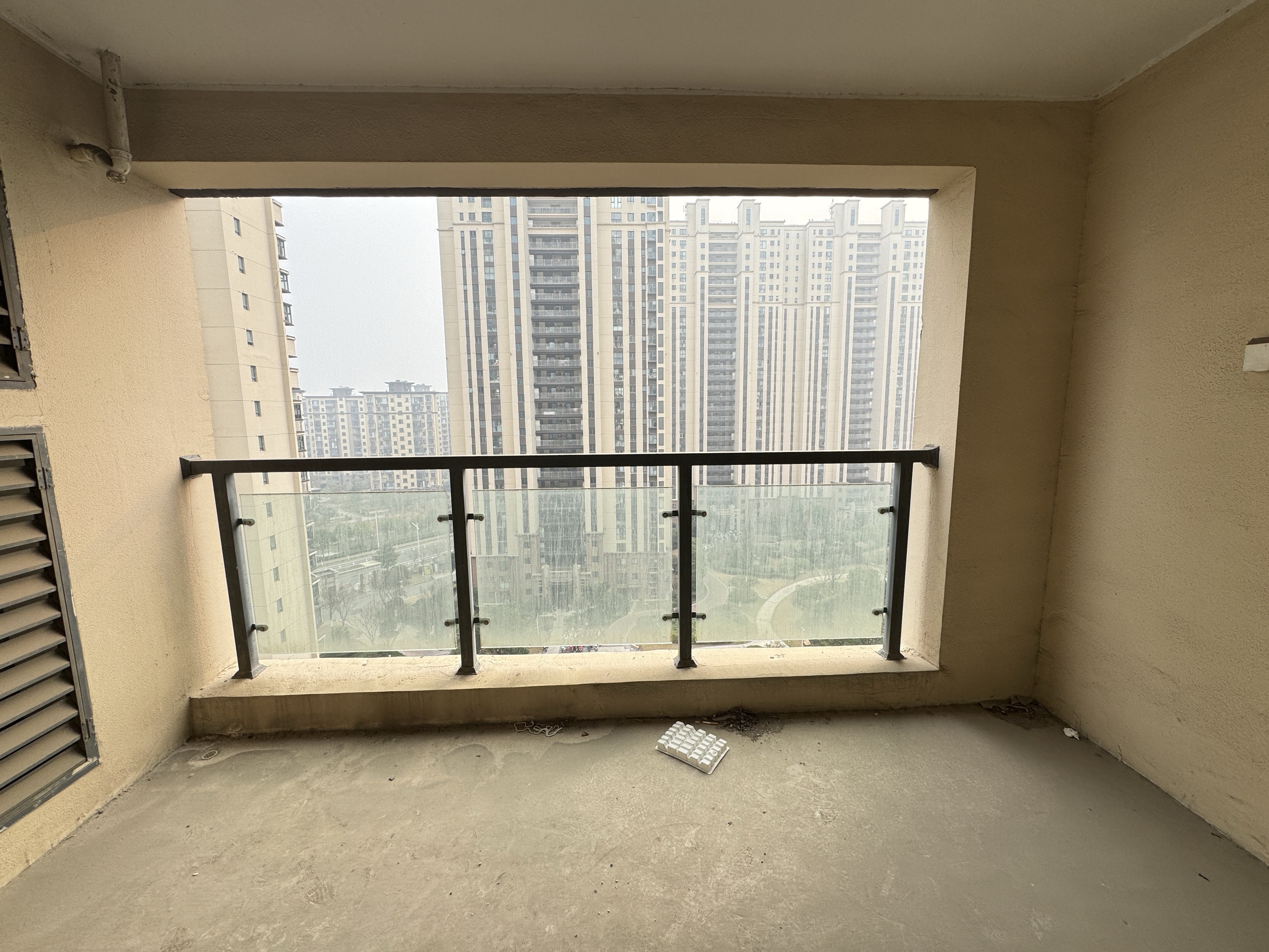 万达华府 4室2厅2卫 141m&sup2;