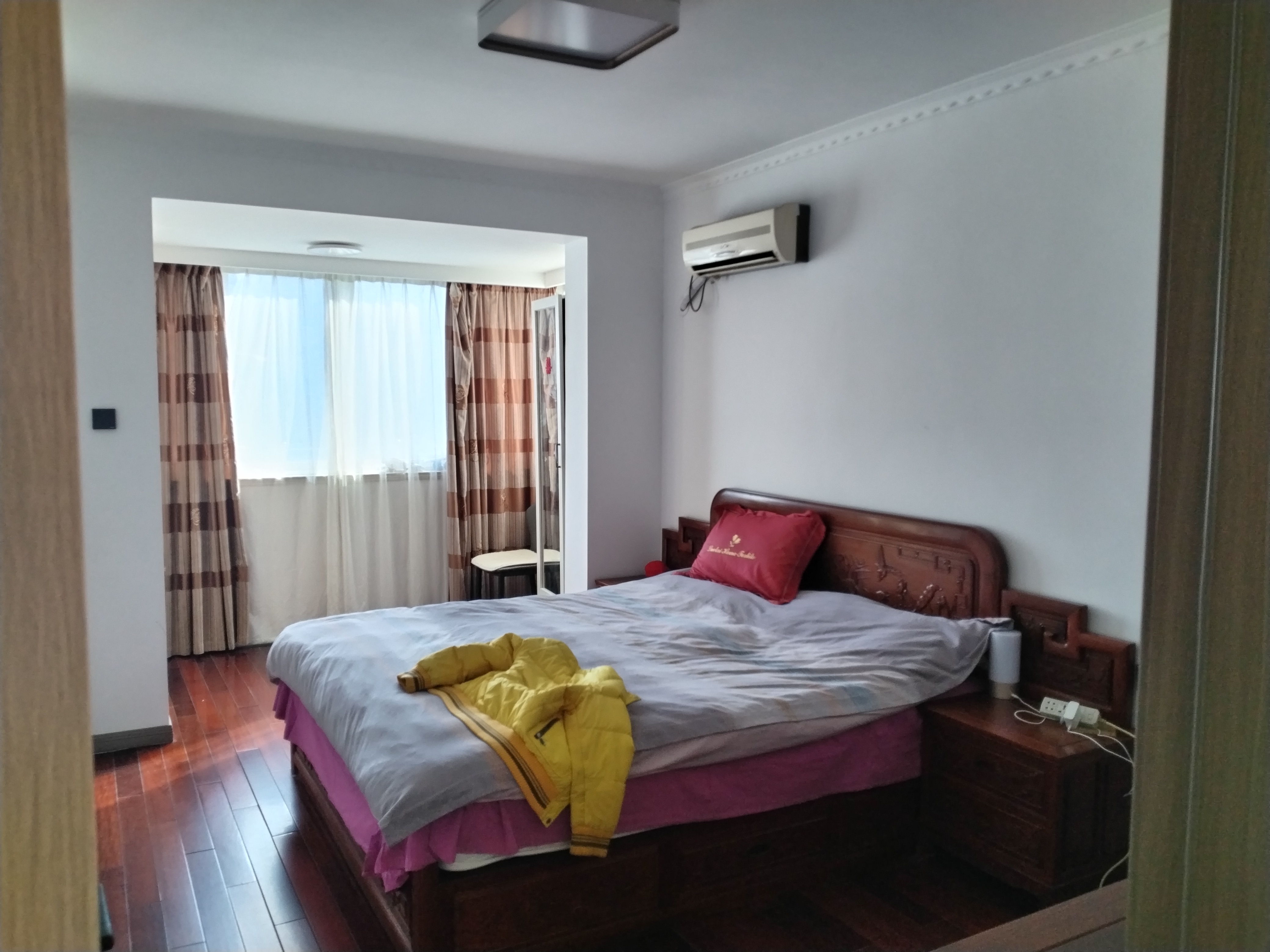 莲花苑 6室2厅2卫 98.37m&sup2;