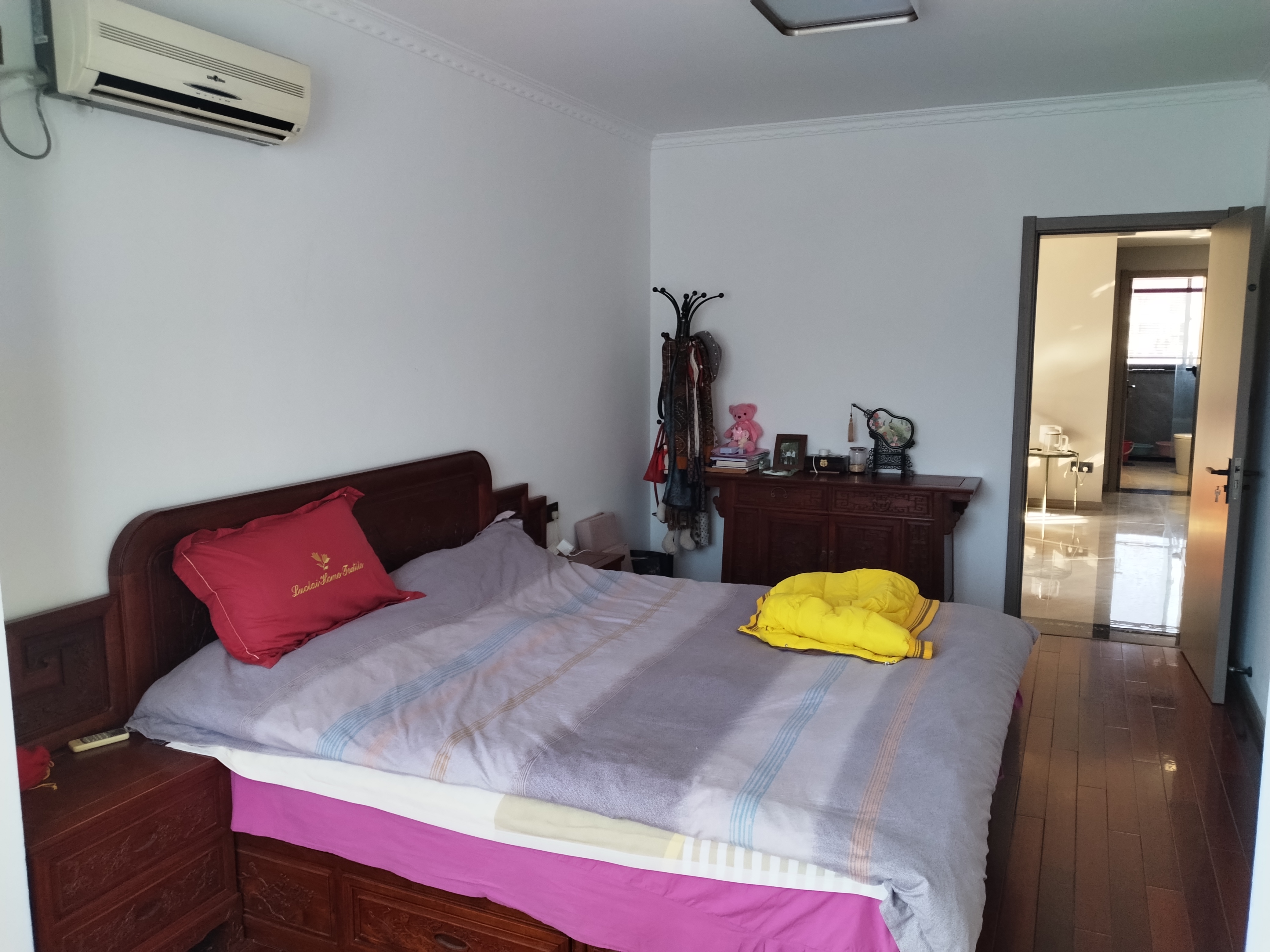 莲花苑 6室2厅2卫 98.37m&sup2;