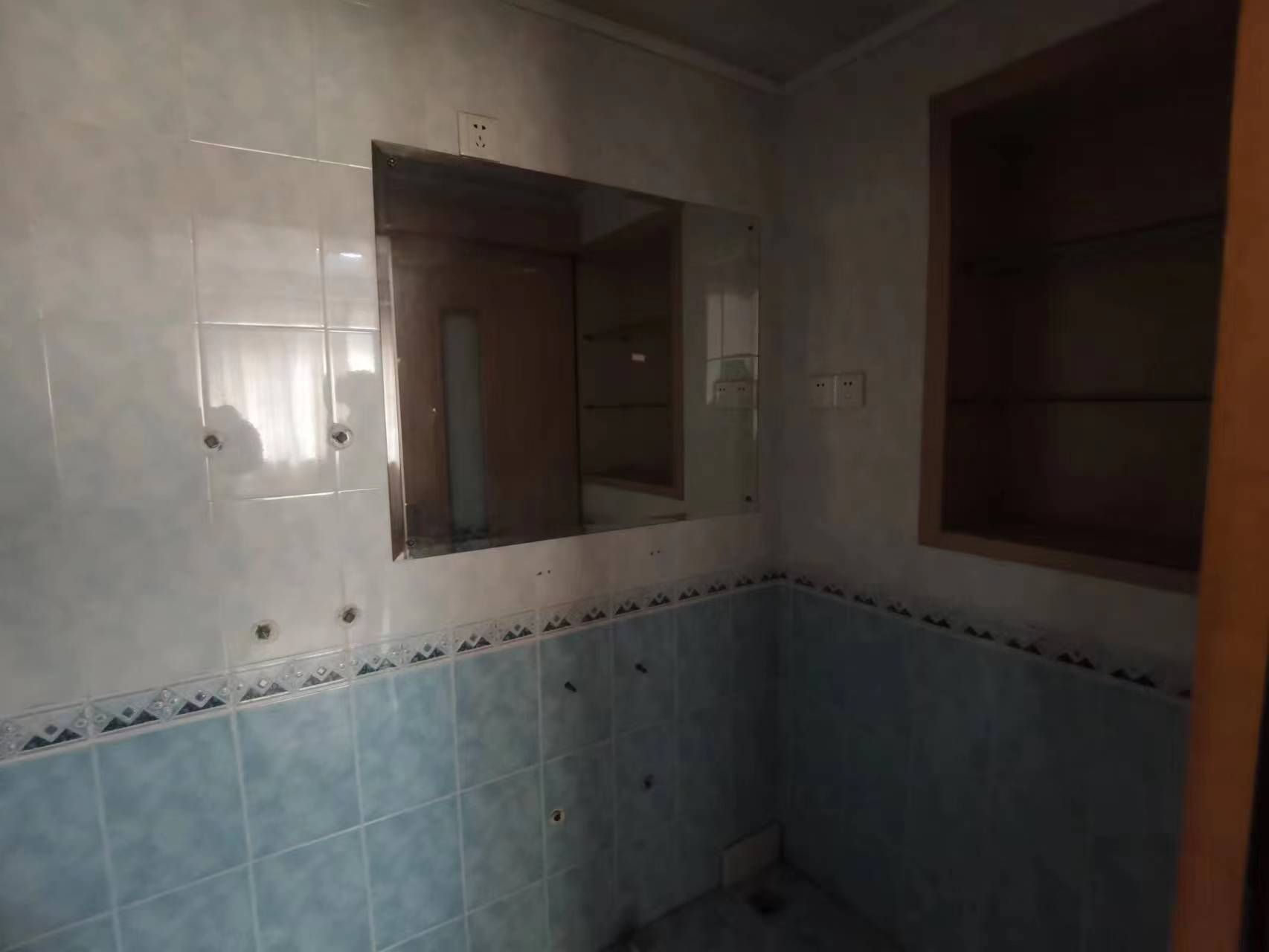 金鑫苑 4室1厅1卫 165m&sup2;