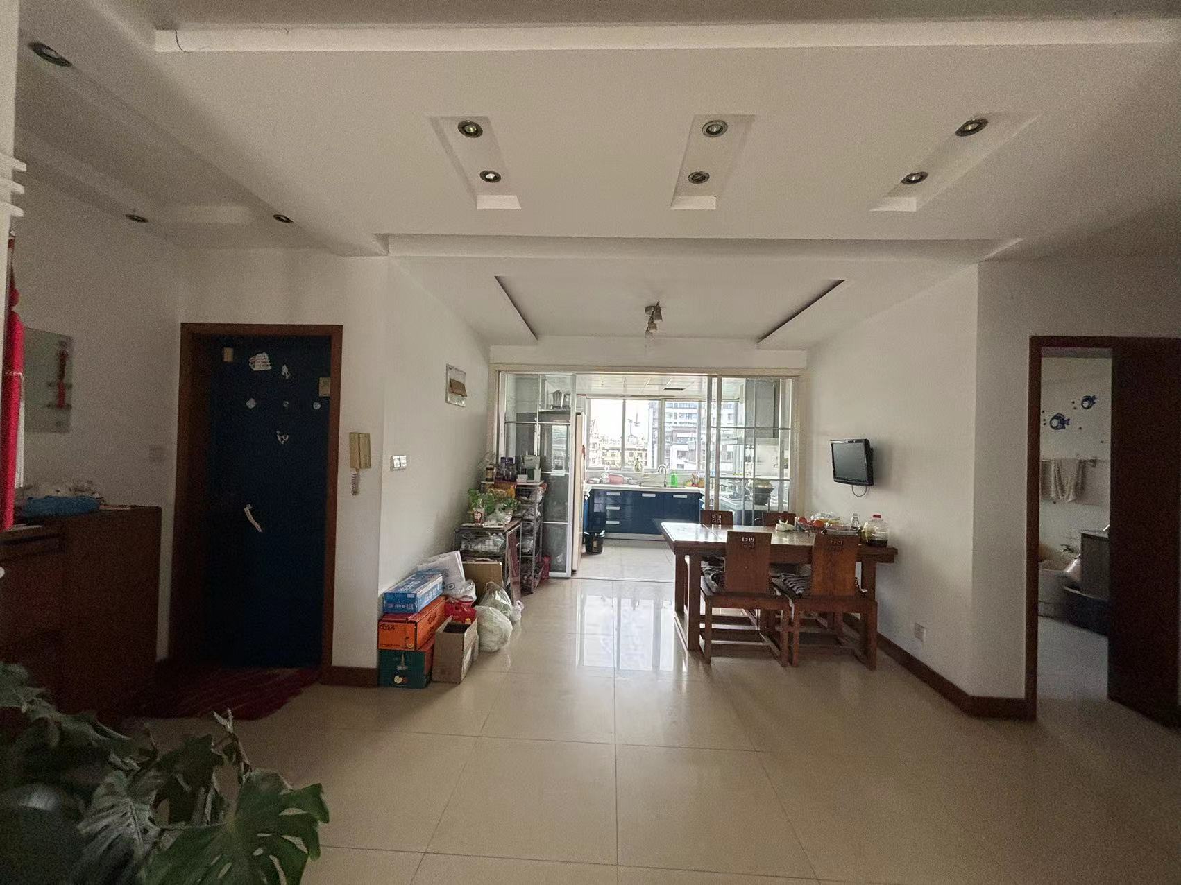 虹景园 4室2厅2卫 136m&sup2;