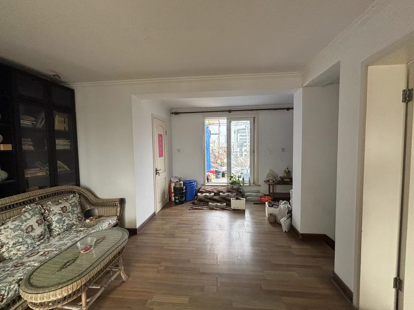 虹景园 4室2厅2卫 136m&sup2;