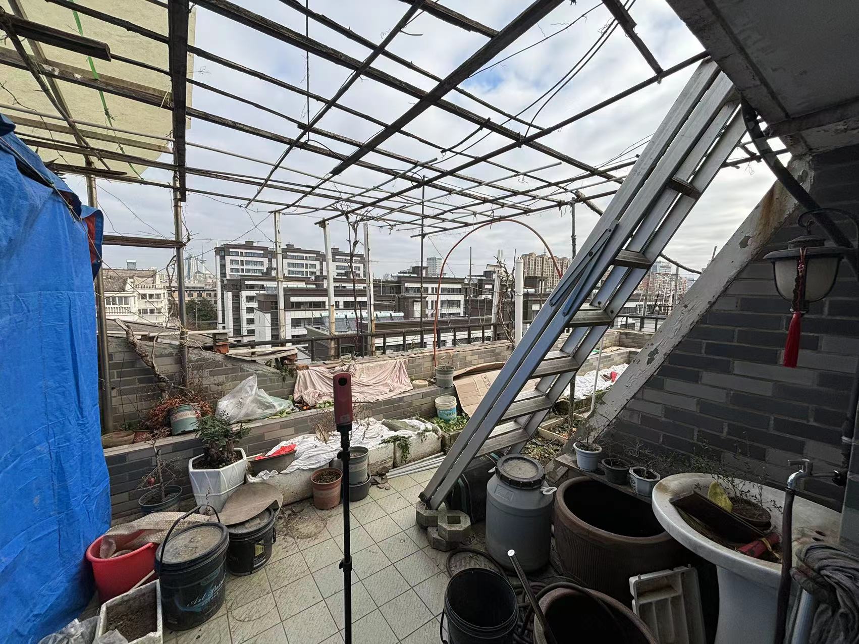虹景园 4室2厅2卫 136m&sup2;