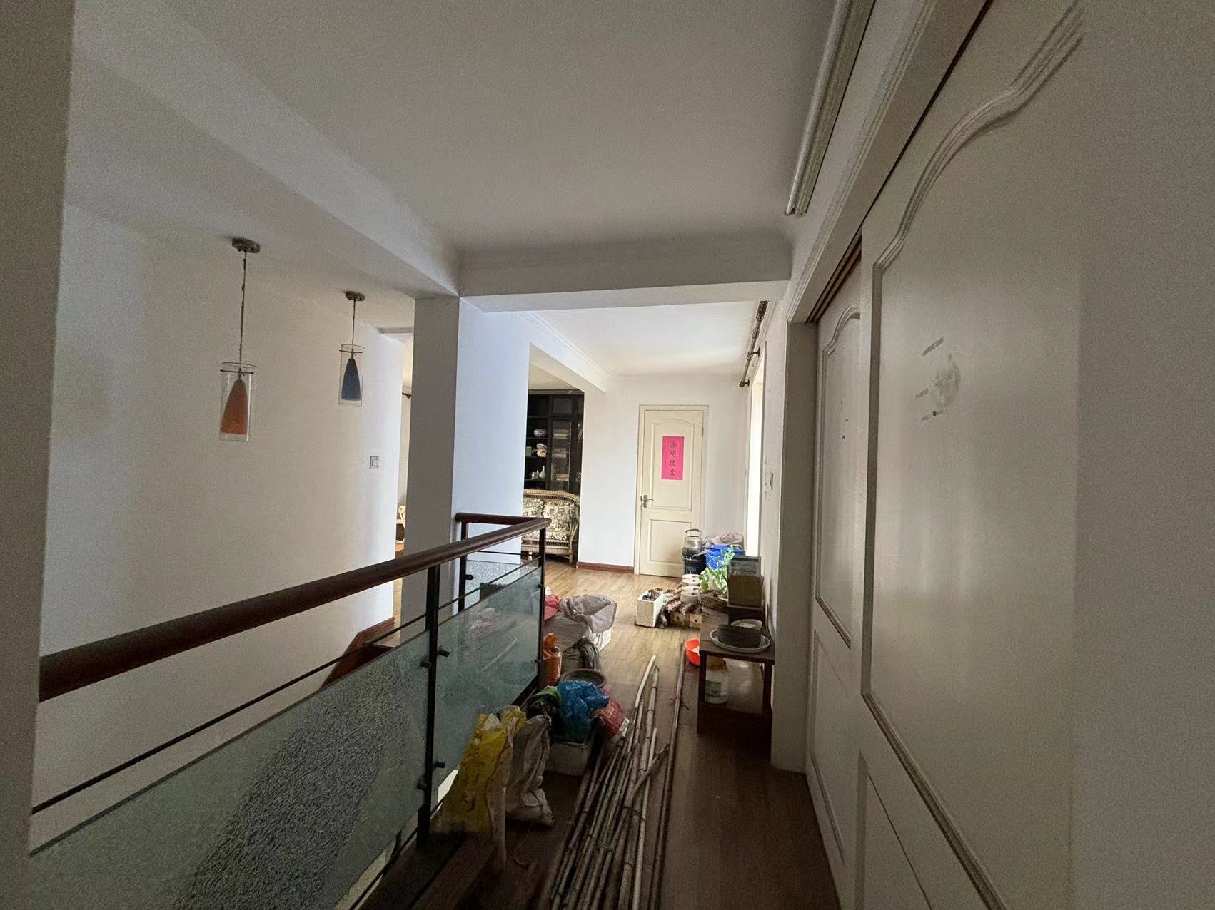 虹景园 4室2厅2卫 136m&sup2;