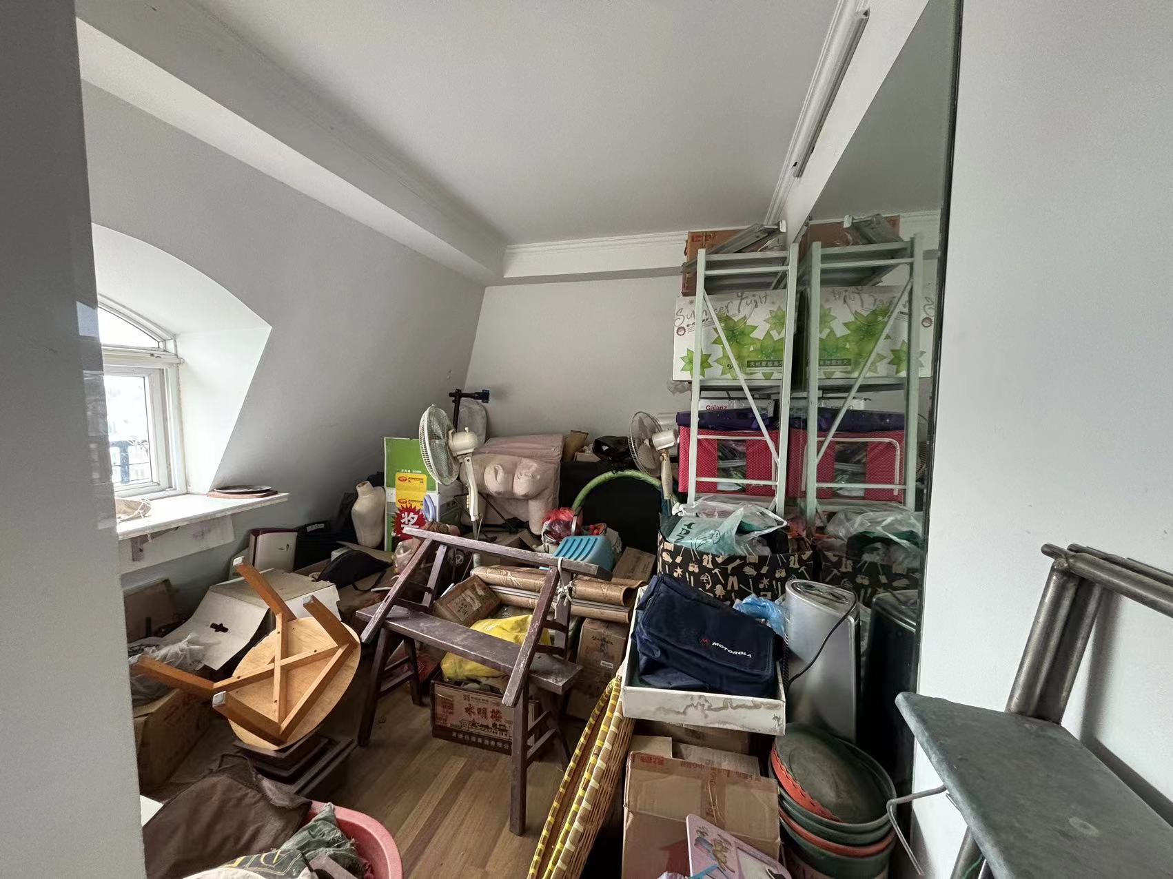 虹景园 4室2厅2卫 136m&sup2;