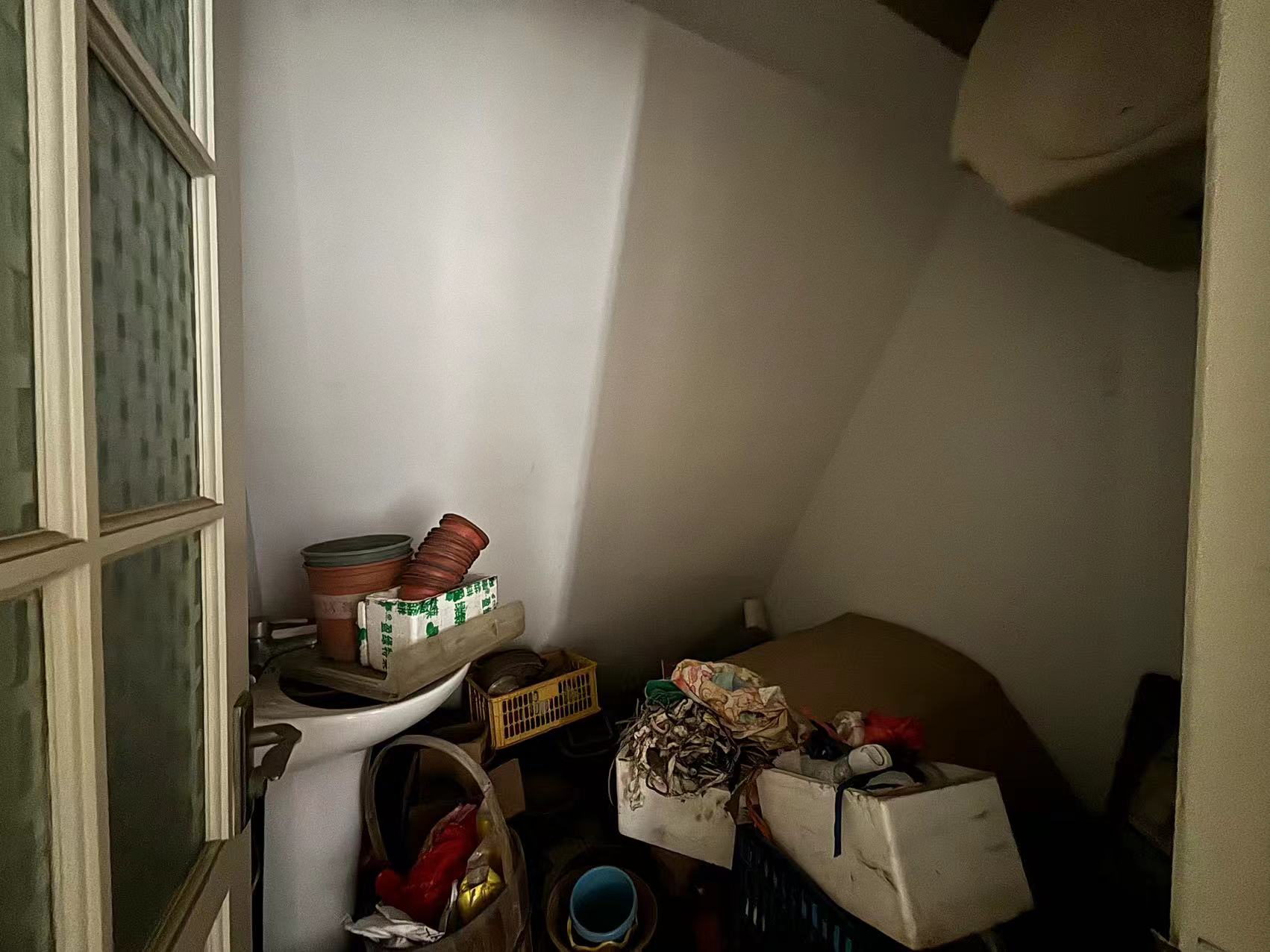 虹景园 4室2厅2卫 136m&sup2;
