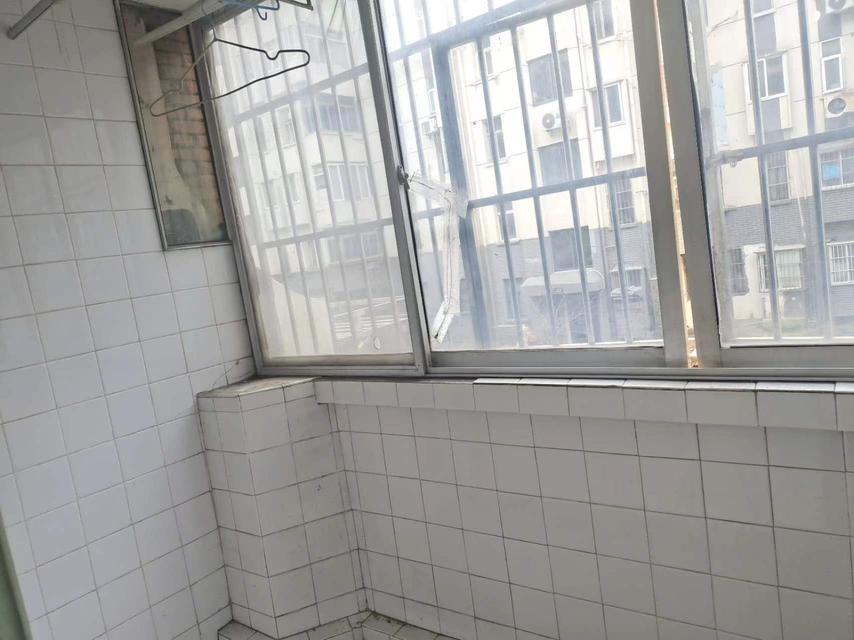 北濠新村二组团 2室1厅1卫 65m&sup2;