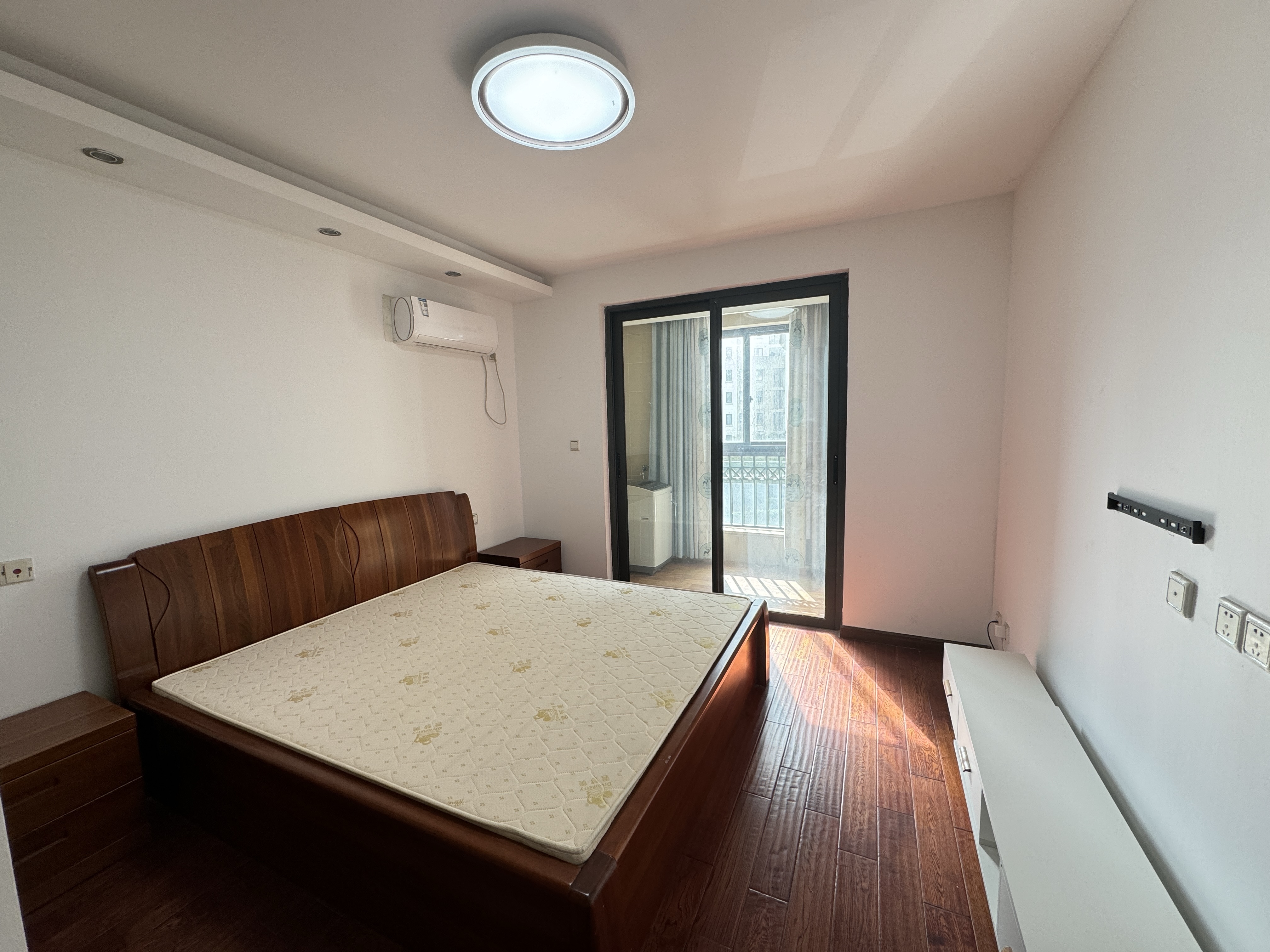 高迪晶城 2室2厅1卫 93m&sup2;