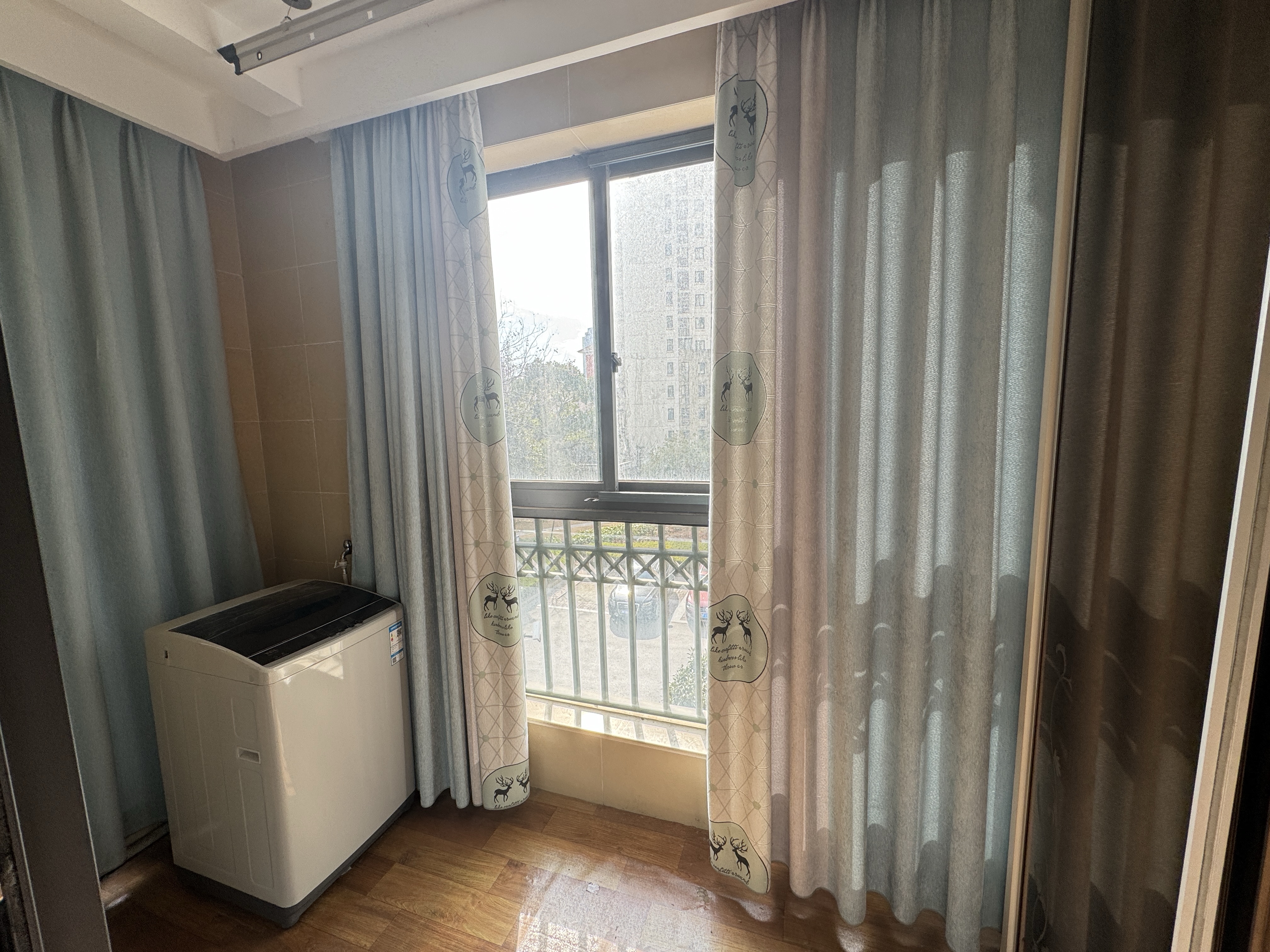 高迪晶城 2室2厅1卫 93m&sup2;