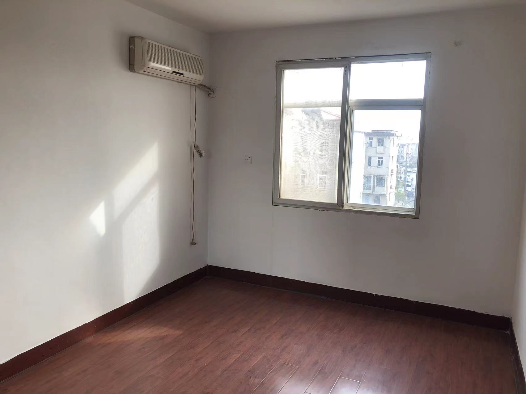 虹桥新村(朝霞路) 3室1厅1卫 94.00m&sup2;