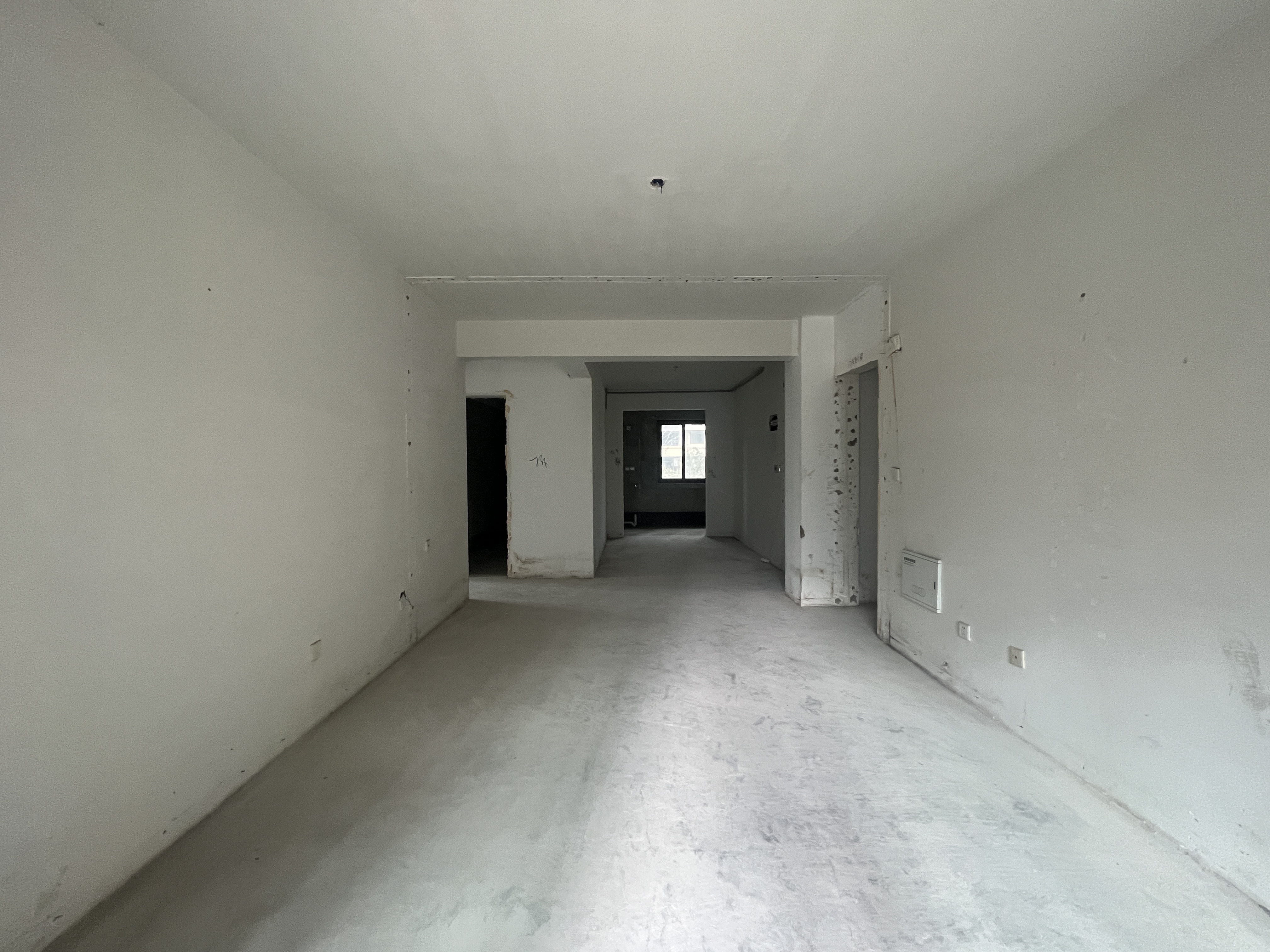 皇家花园北区 4室2厅2卫 143.06m²