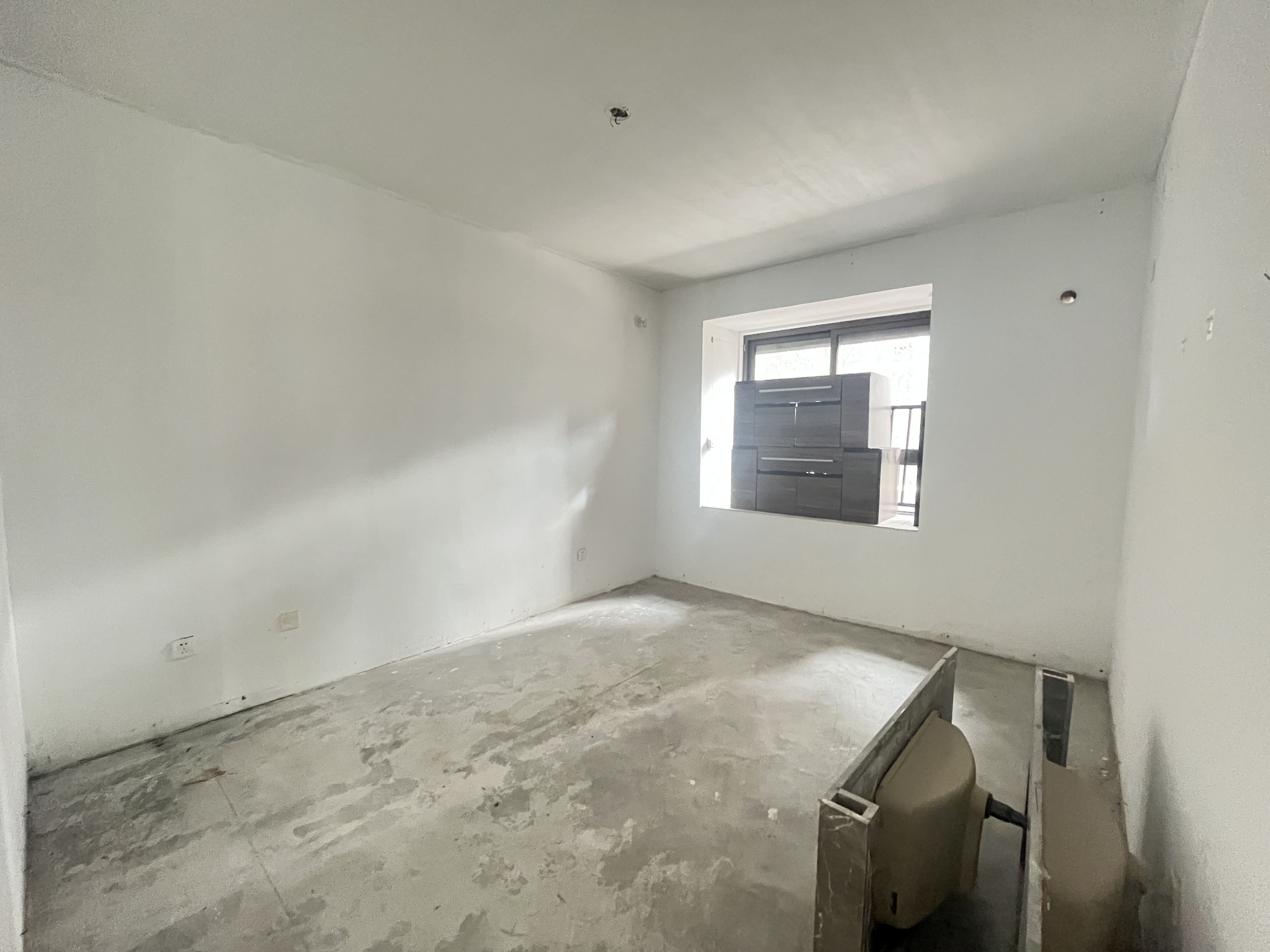 皇家花园北区 4室2厅2卫 143.06m&sup2;