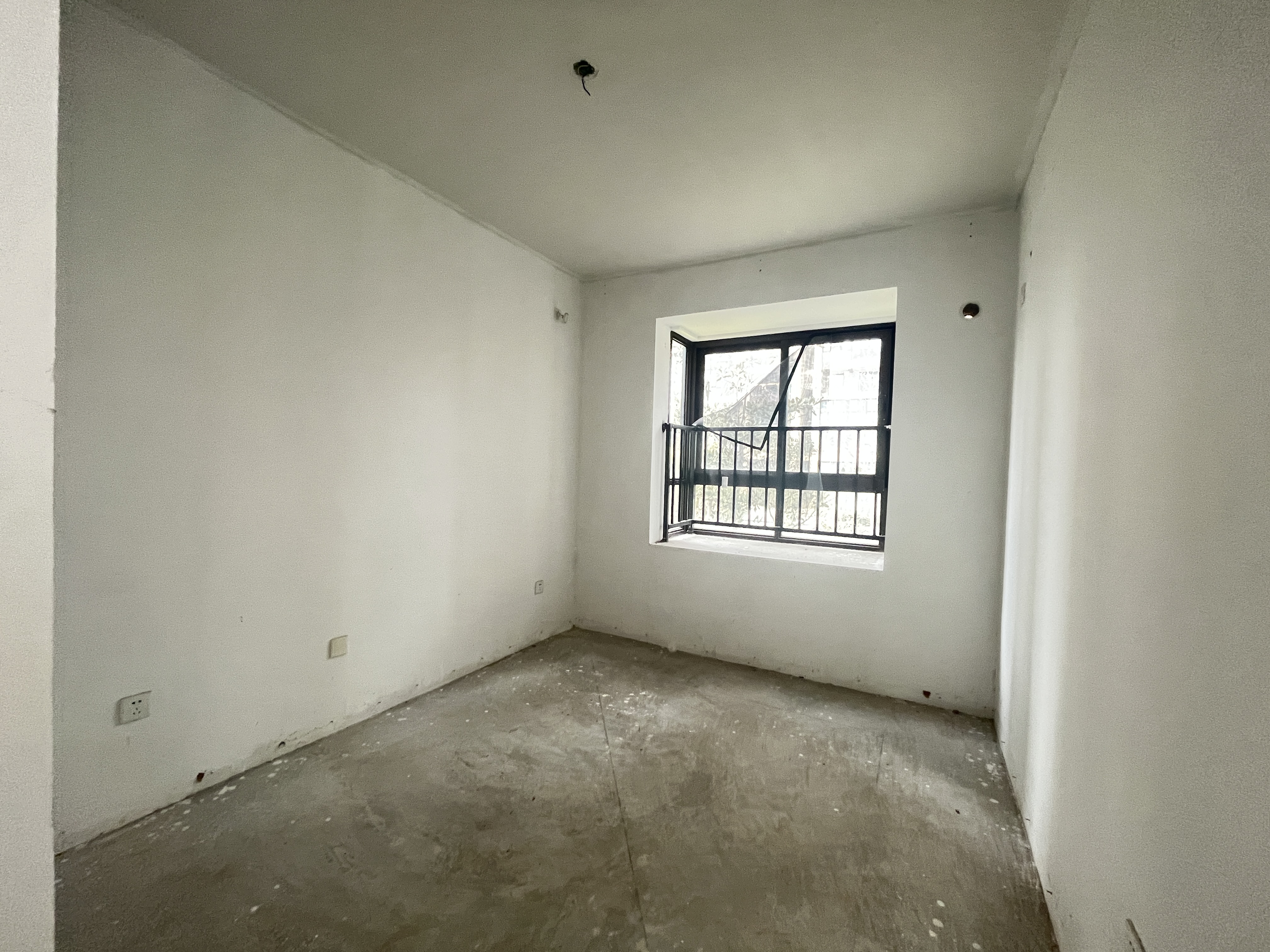 皇家花园北区 4室2厅2卫 143.06m&sup2;