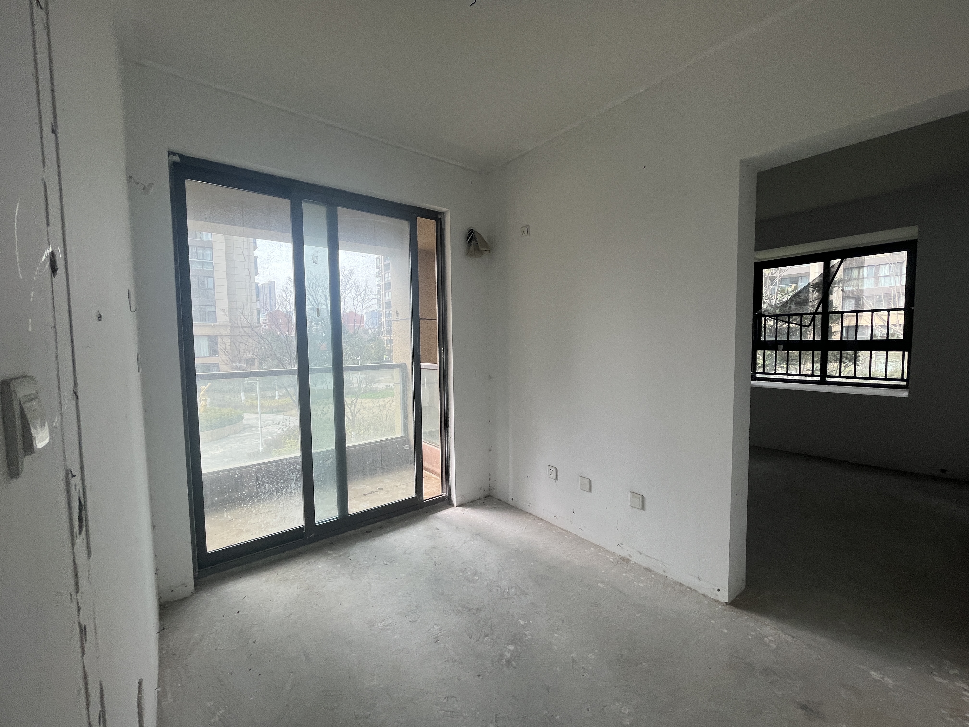 皇家花园北区 4室2厅2卫 143.06m&sup2;