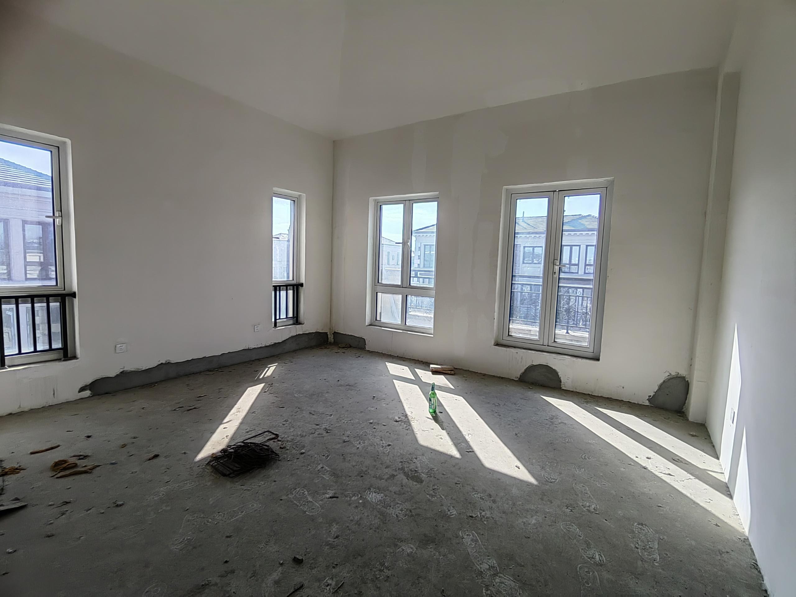 顺发御园 5室2厅4卫 310m&sup2;