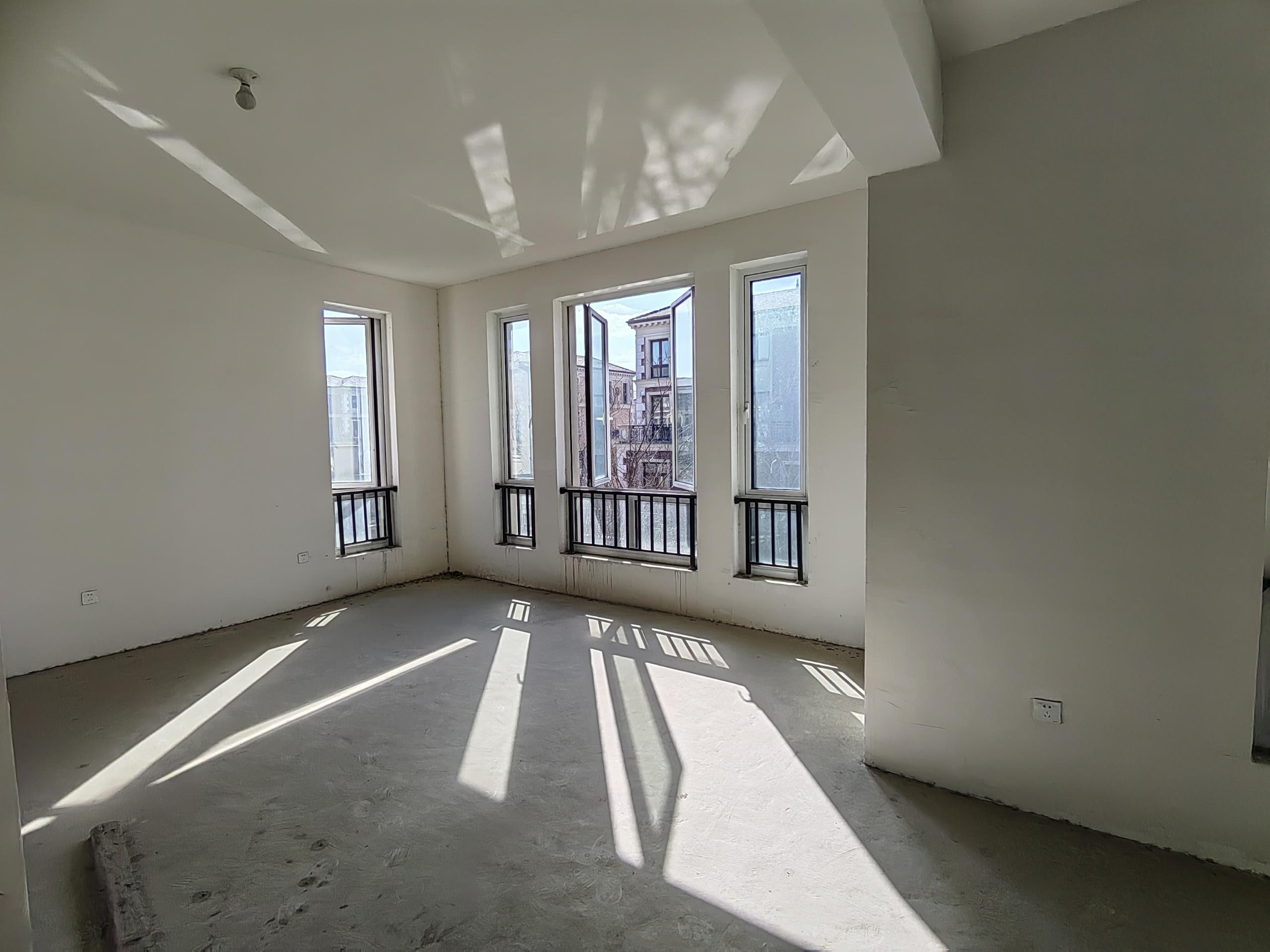 顺发御园 5室2厅4卫 310m&sup2;