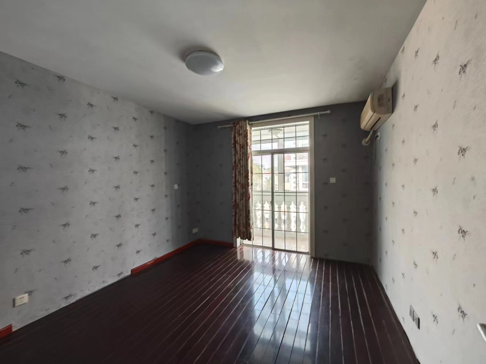 爱玛花苑 4室2厅2卫 243.00m&sup2;