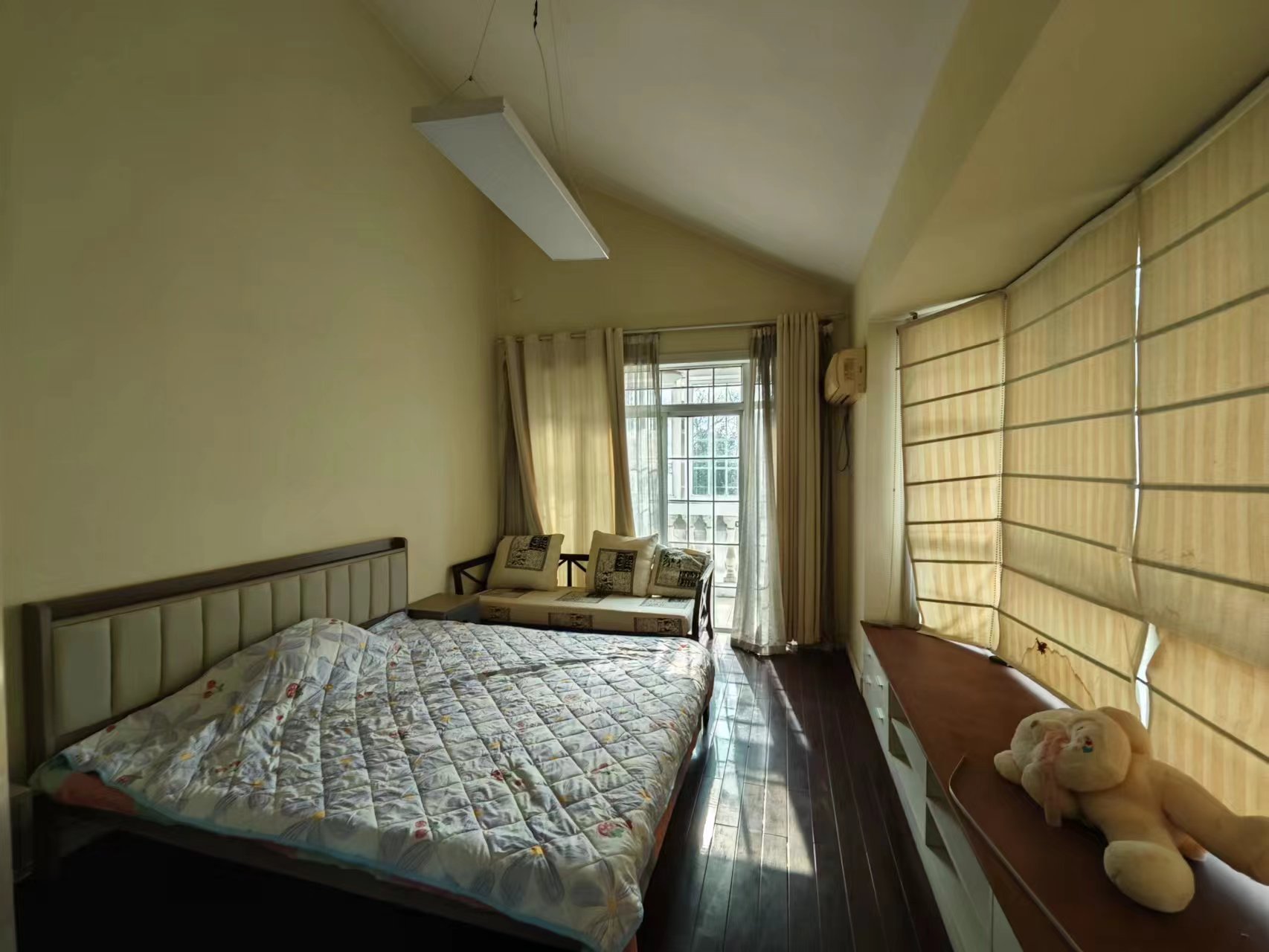 爱玛花苑 4室2厅2卫 243.00m&sup2;