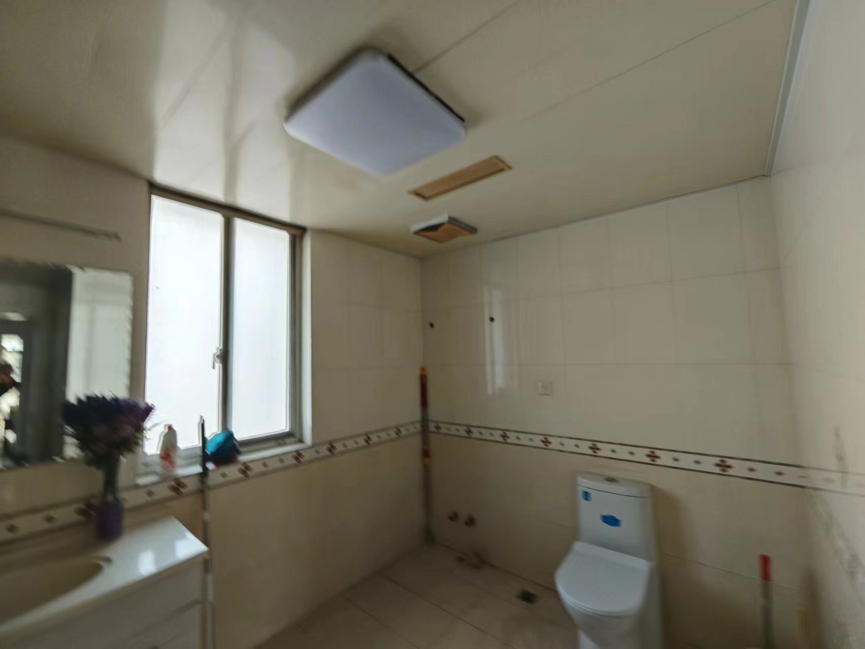爱玛花苑 4室2厅2卫 243.00m&sup2;