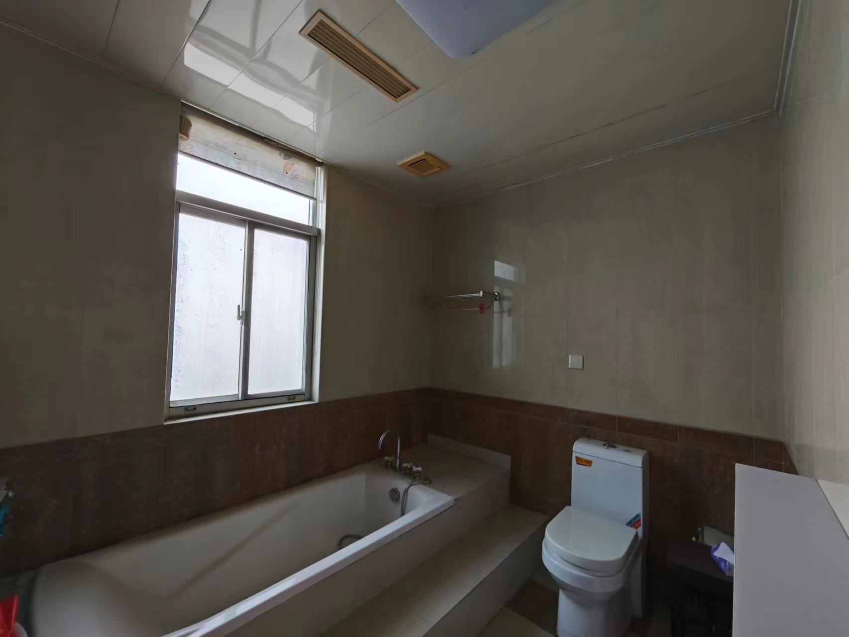 爱玛花苑 4室2厅2卫 243.00m&sup2;
