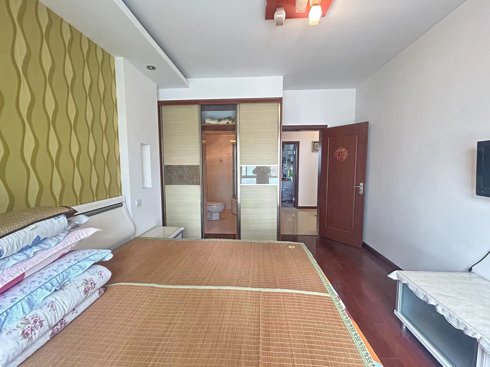 紫阳新城 3室2厅1卫 136m&sup2;