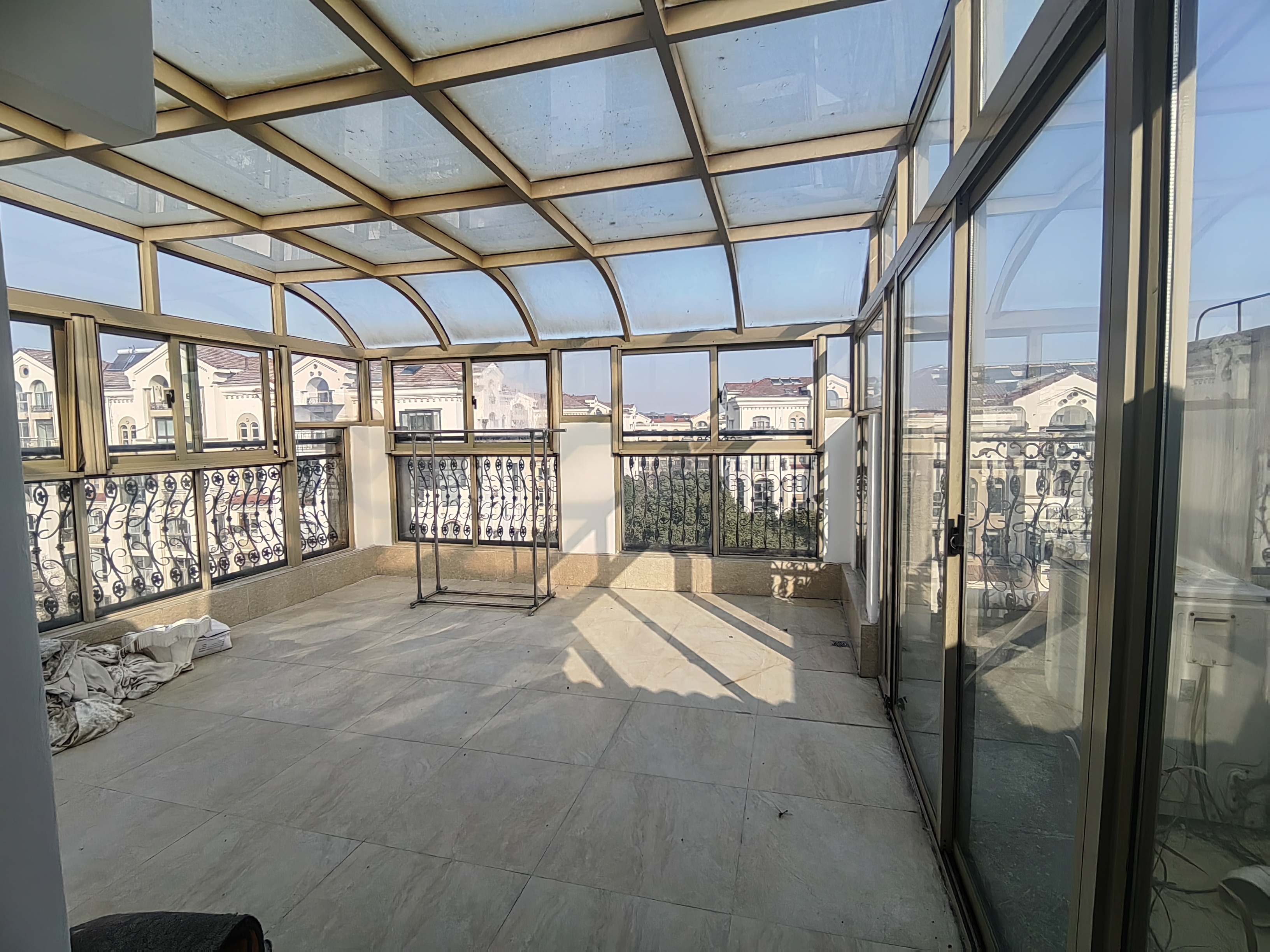 军山花园 2室3厅4卫 210.00m&sup2;