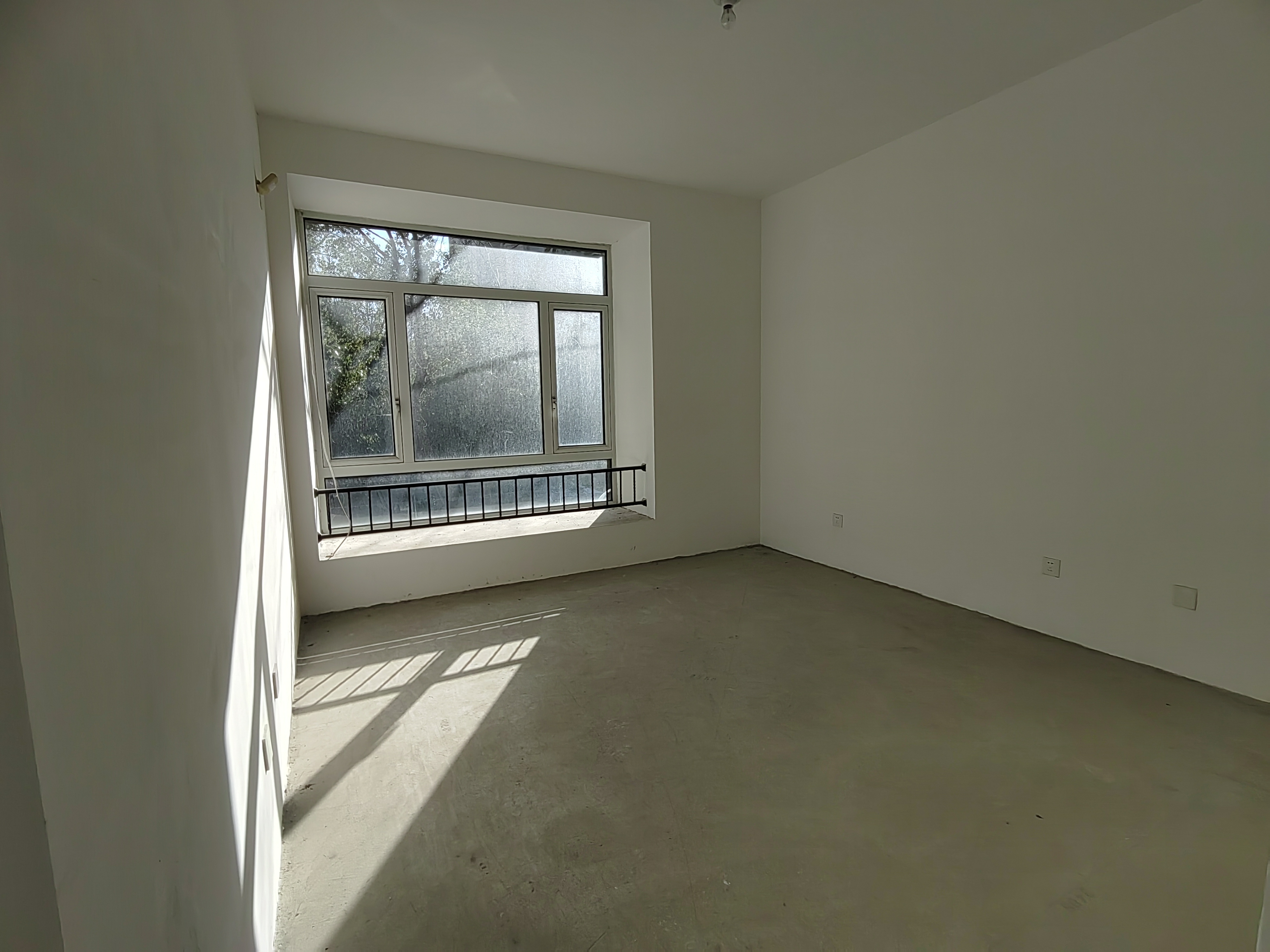 军山花园 4室2厅3卫 211.83m&sup2;