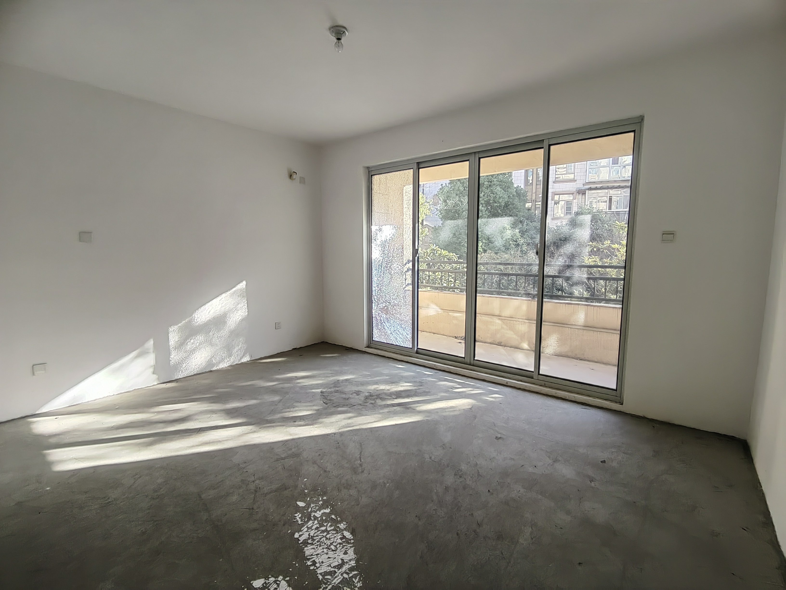 军山花园 4室2厅3卫 211.83m&sup2;