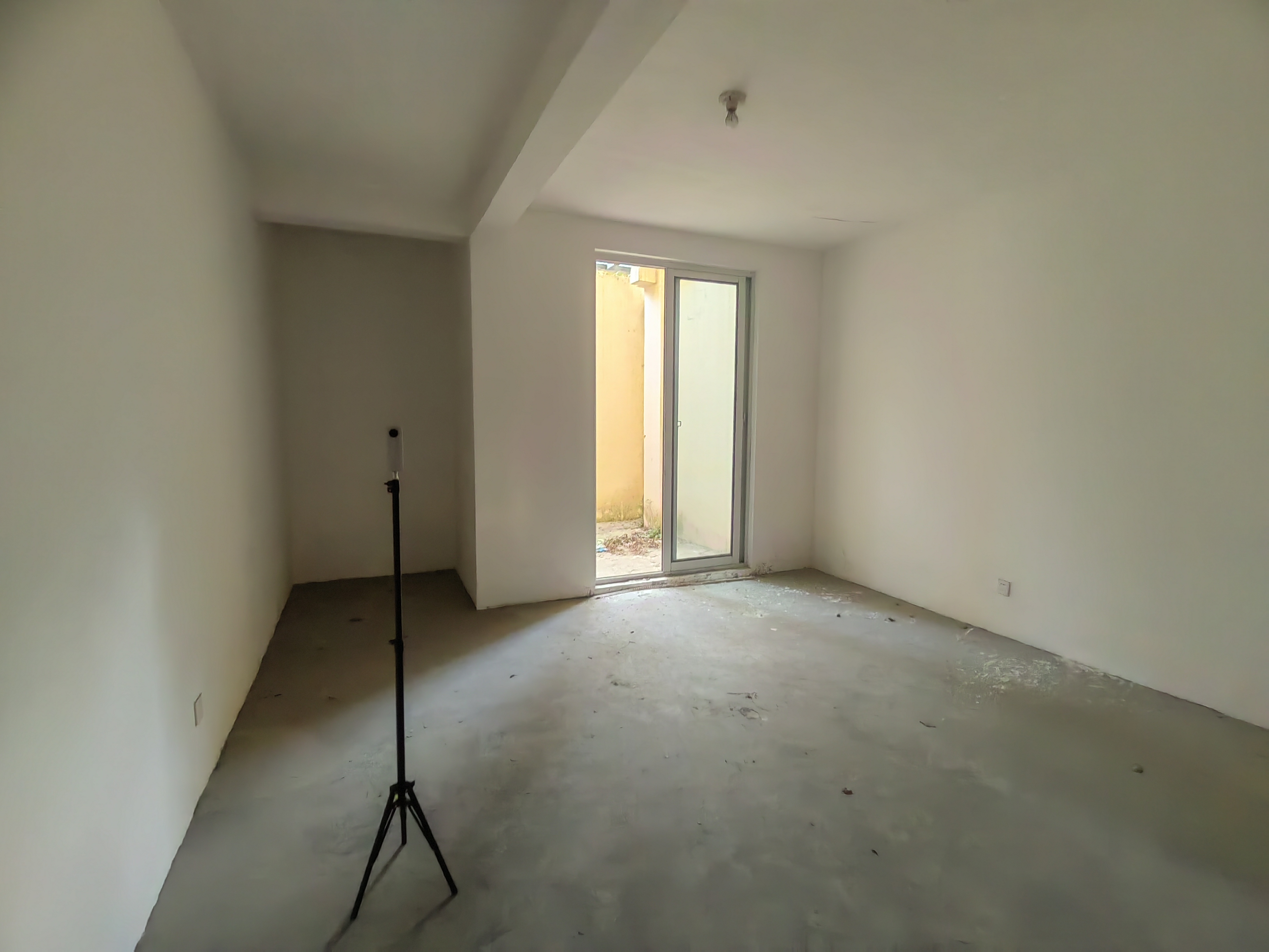 军山花园 4室2厅3卫 211.83m²