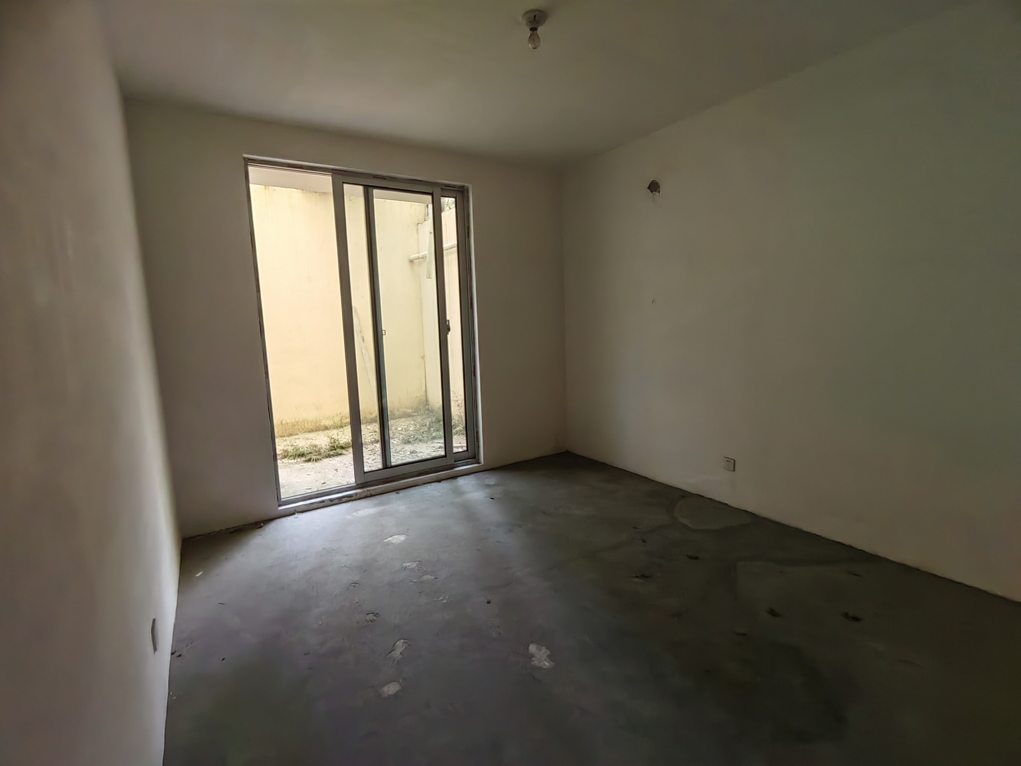 军山花园 4室2厅3卫 211.83m&sup2;