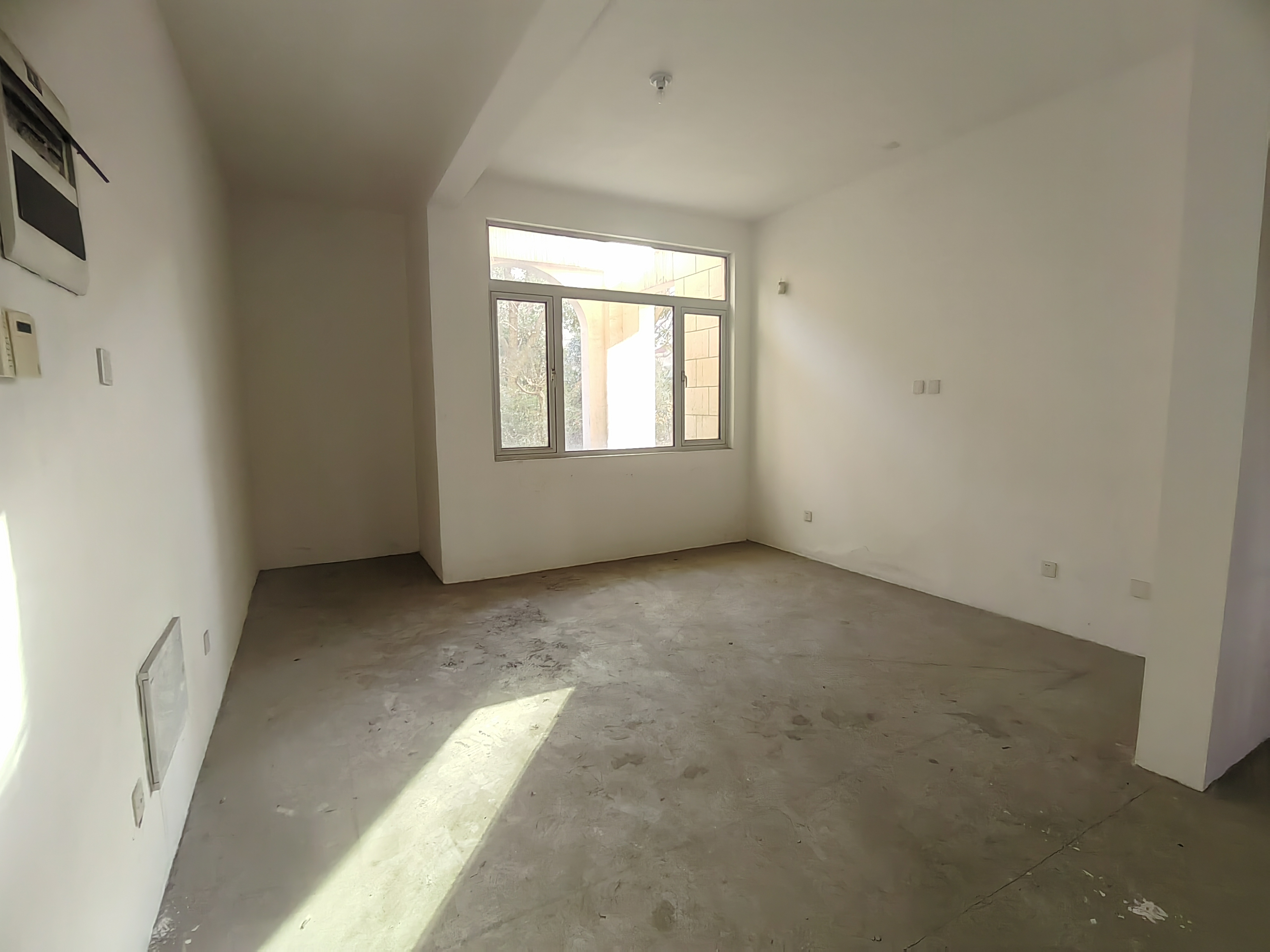 军山花园 4室2厅3卫 211.83m&sup2;