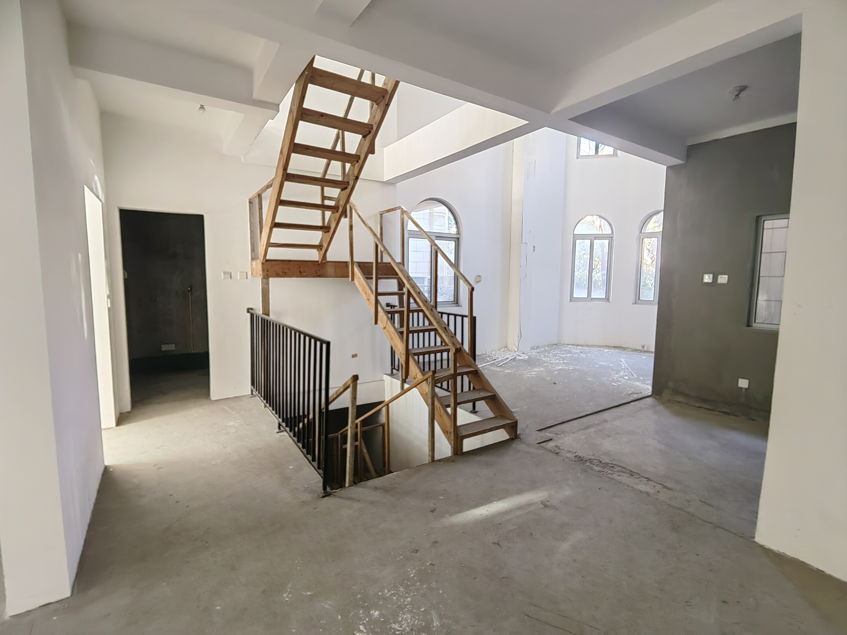 军山花园 4室2厅3卫 211.83m&sup2;