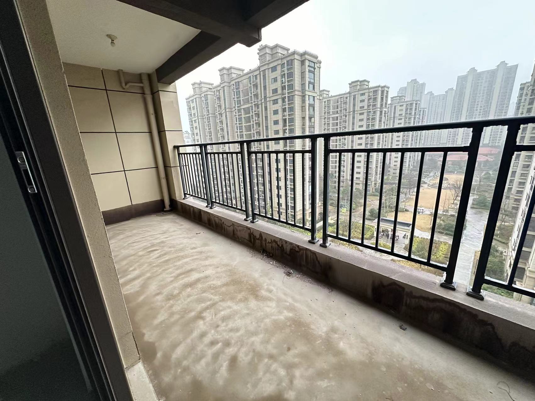 皇家花园北区 3室2厅2卫 129m&sup2;